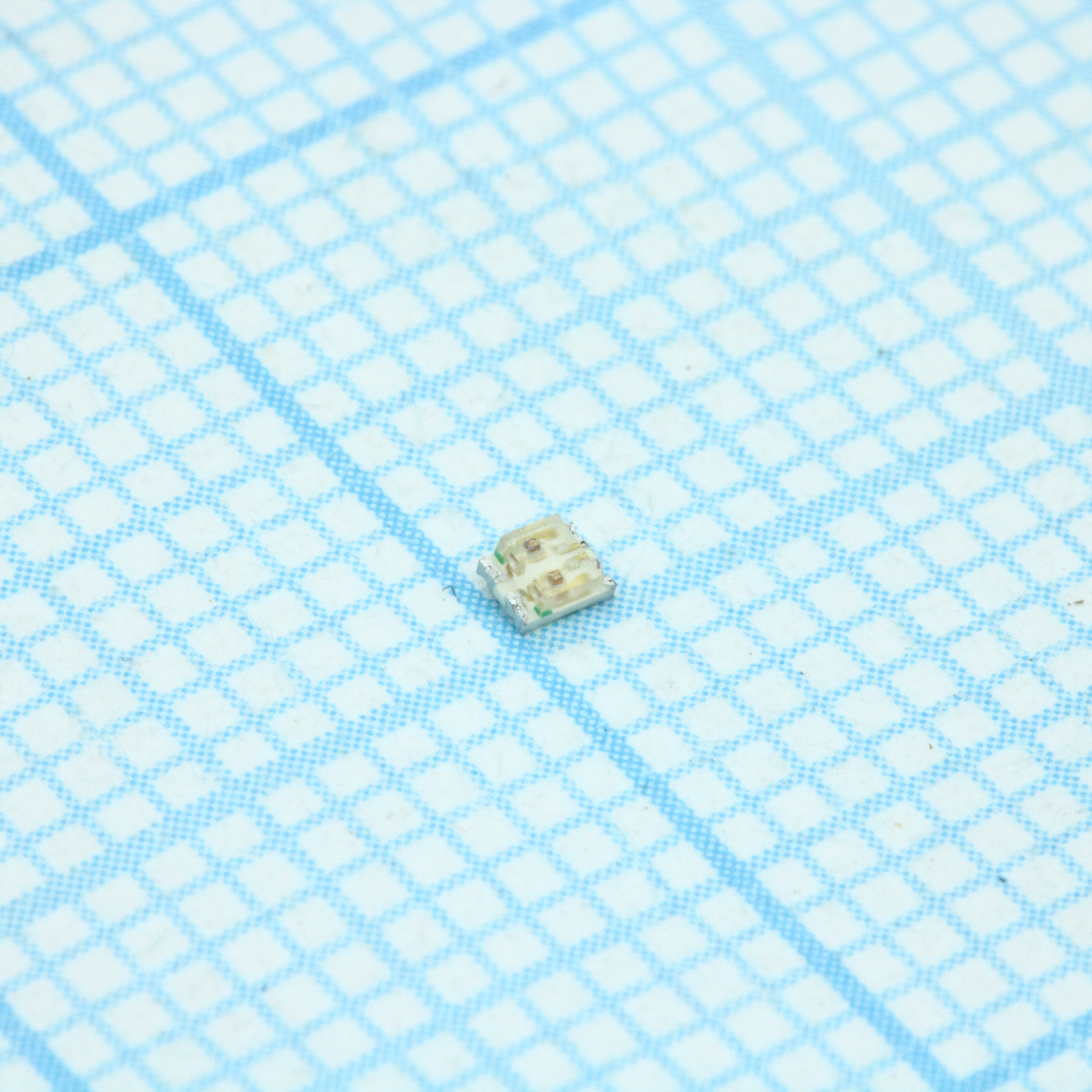 Светодиод smd 1,6х1,25мм/красный/617нм/8-15мкд - зеленый/568нм/5-12мкд/прозрачный/120°
