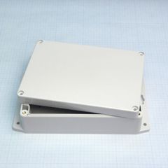 Герметичный корпус из поликарбоната с фланцем, IP65, светло-серый