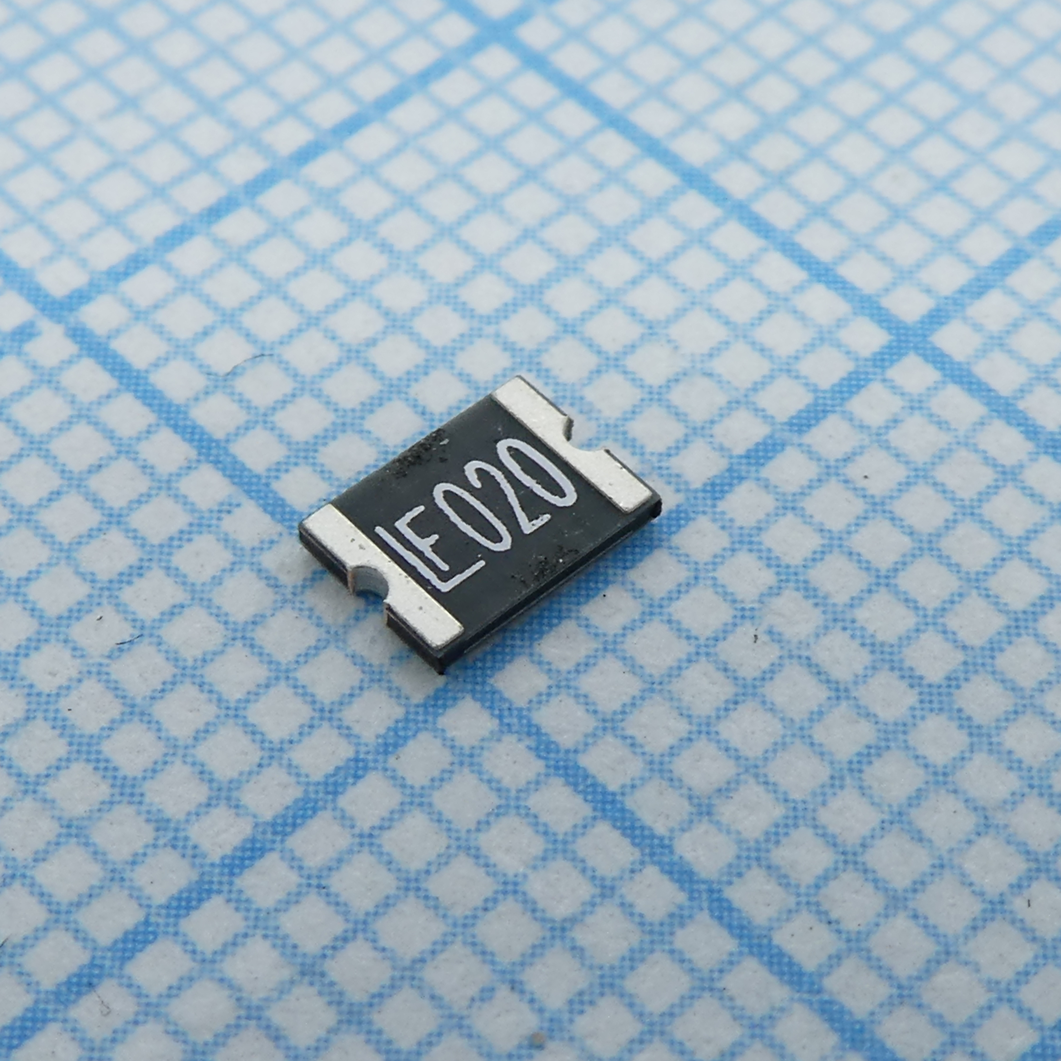 Самовосстанавливающийся предохранитель PTC 0.2A(hold) 0.4A(trip) 30VDC 100A 0.8W 0.02s 0.8Ohm SMD