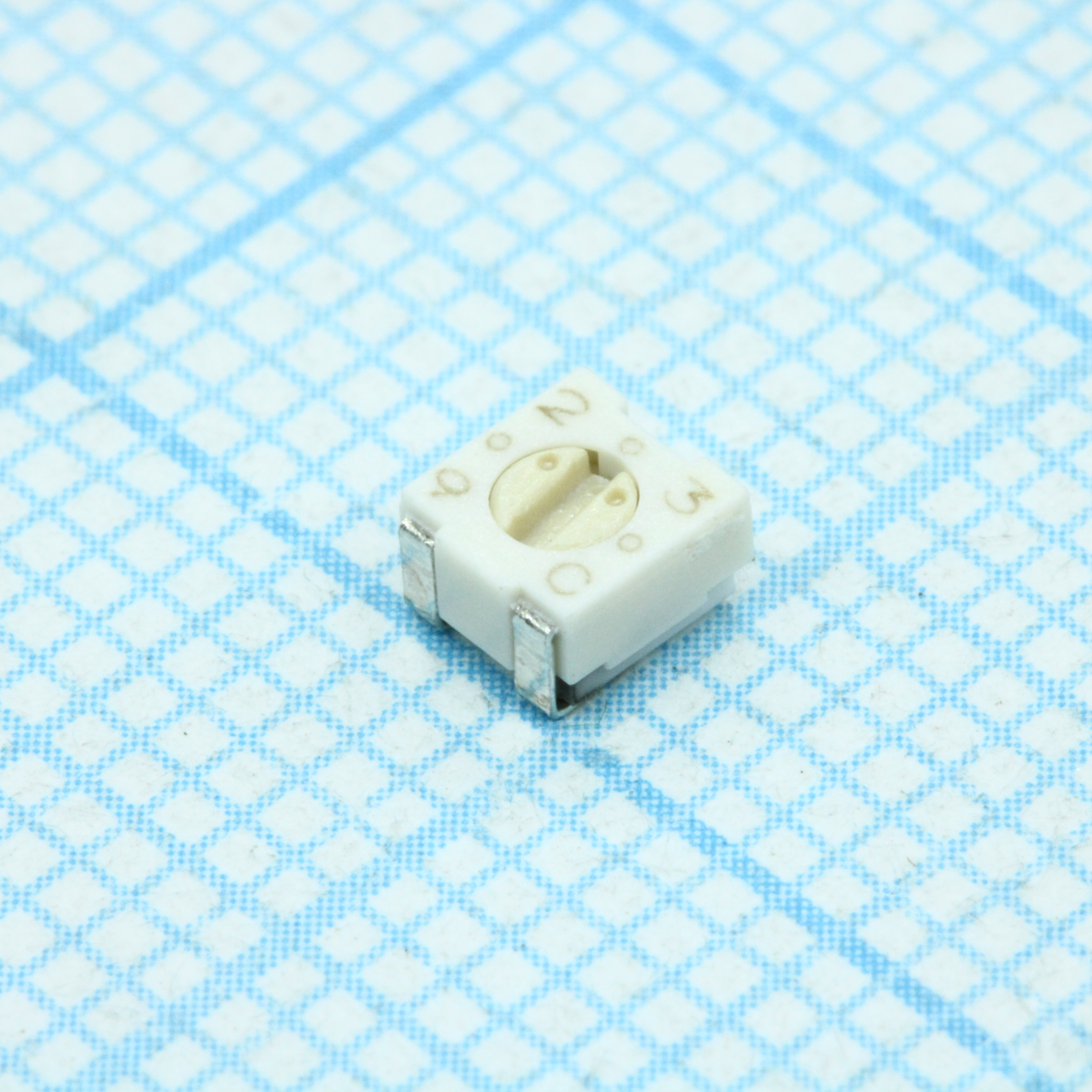 Потенциометр однооборотный керметный 2кОм 0.125Вт SMD