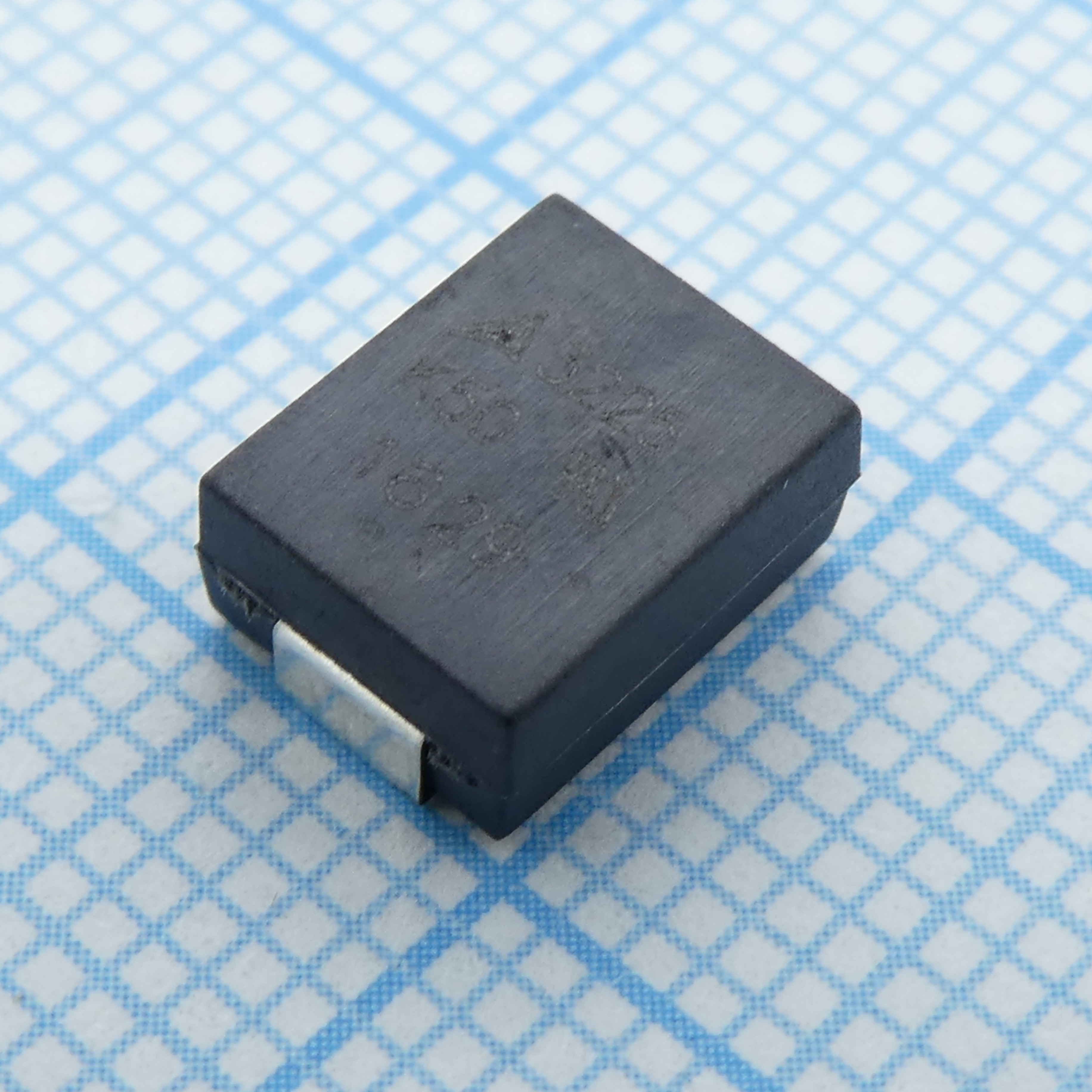 SMD варистор 3225, 50VAC/65VDC, 400A, 82V, 0.1W автомобильная серия, лента в катушке