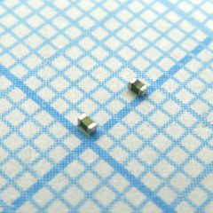 Катушка индуктивности SMD многослойная неэкранированная 2.2нГн ±0.3нГн 100МГц 8Q-добротность керамика 900мА 90мОм по постоянному току 0402 лента на катушке