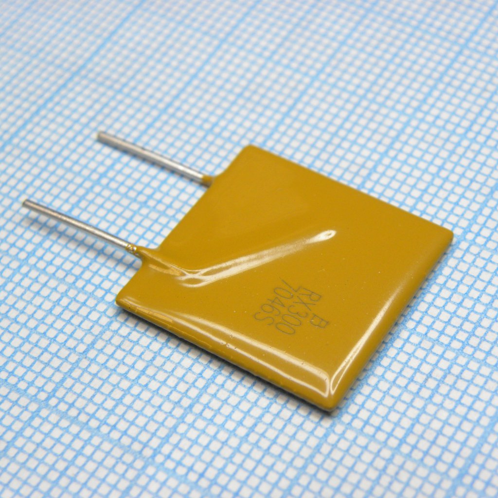 Самовосстанавливающийся предохранитель PTC 3A(hold) 6A(trip) 72V 40A 2.8W 19.8s 0.04Ohm, радиальные выводы, 20.67 X 3.1 X 26.67mm, россыпью