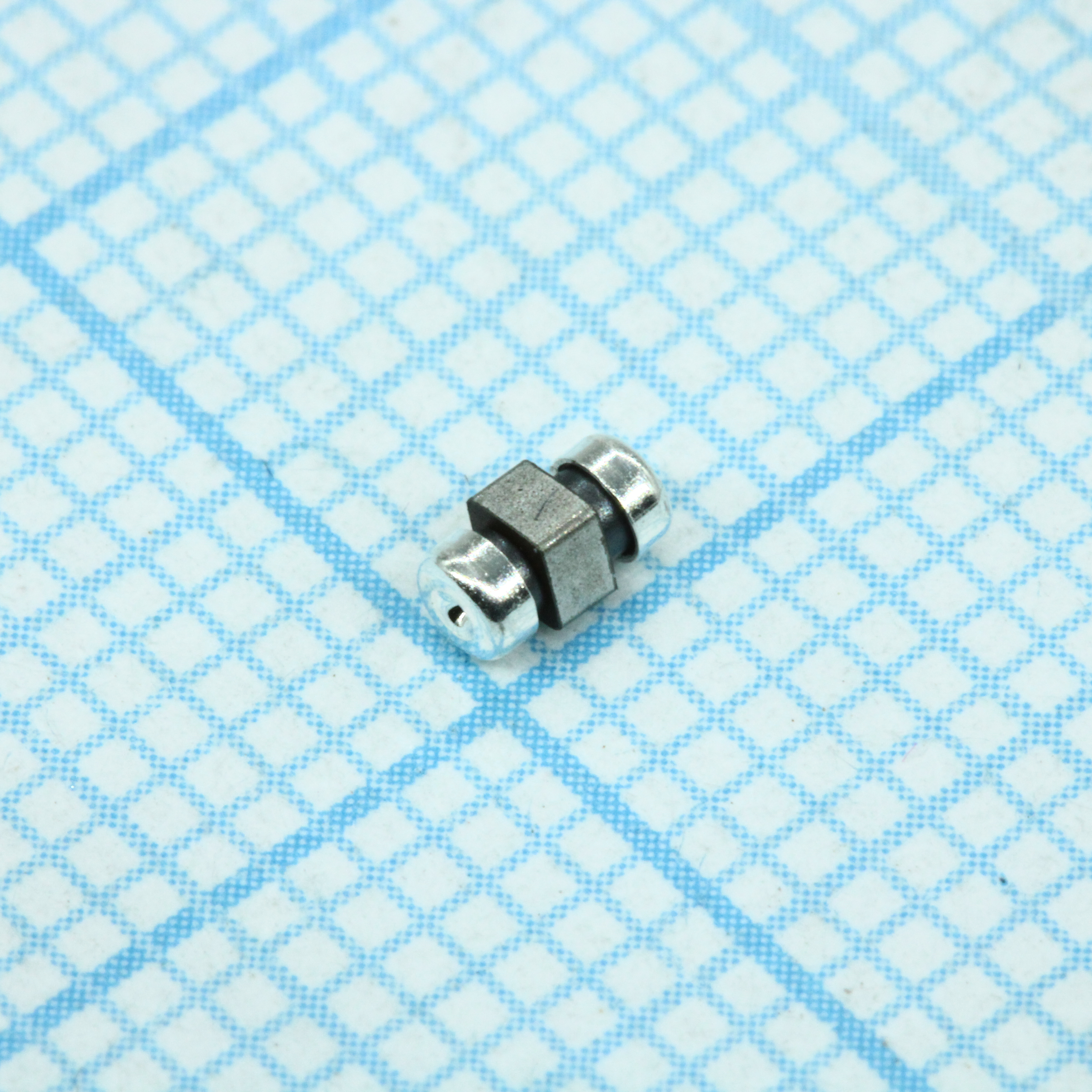 EMI фильтр индуктивно-емкостной 470pF +50/-20% 6A 25Vdc Flat Style SMD 1206 T/R