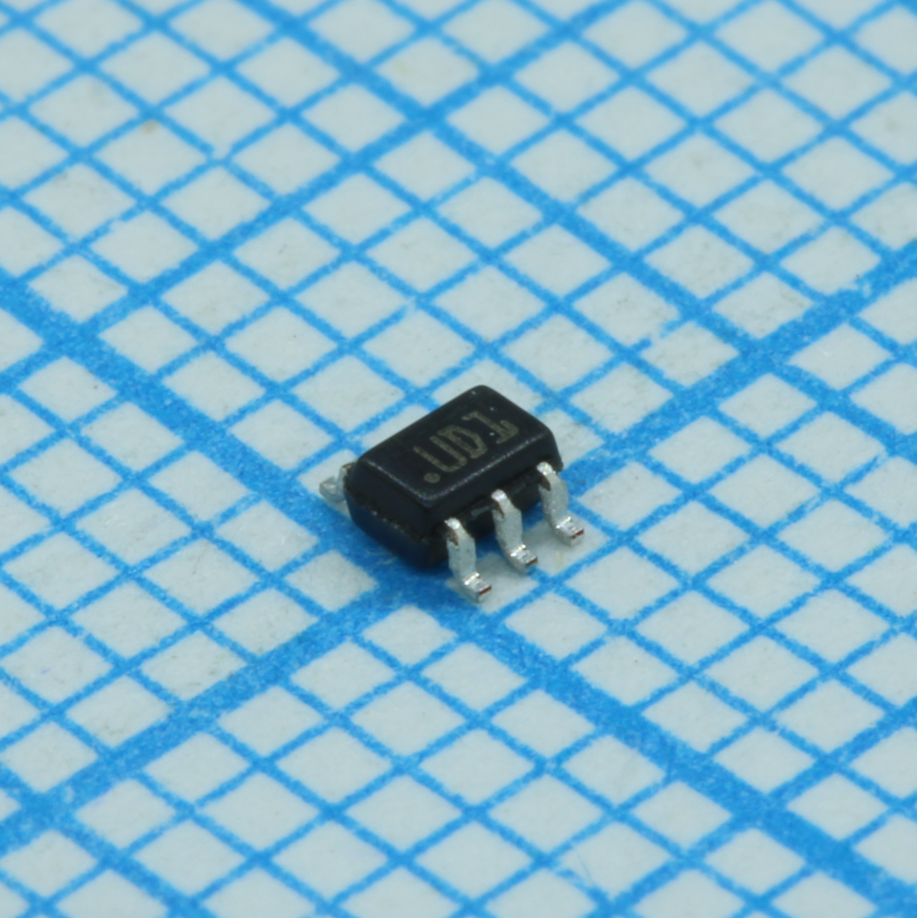 EMI Filter Low Pass 30MHz to 1000MHz Gull Wing SMD Automotive