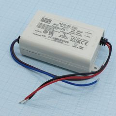 AC-DC, 35Вт, токовый выход, вход 90…264В AC, выход 700мА/15…50В, изоляция 3750В AC, в кожухе 84х57х29.5мм, -30…+70°С