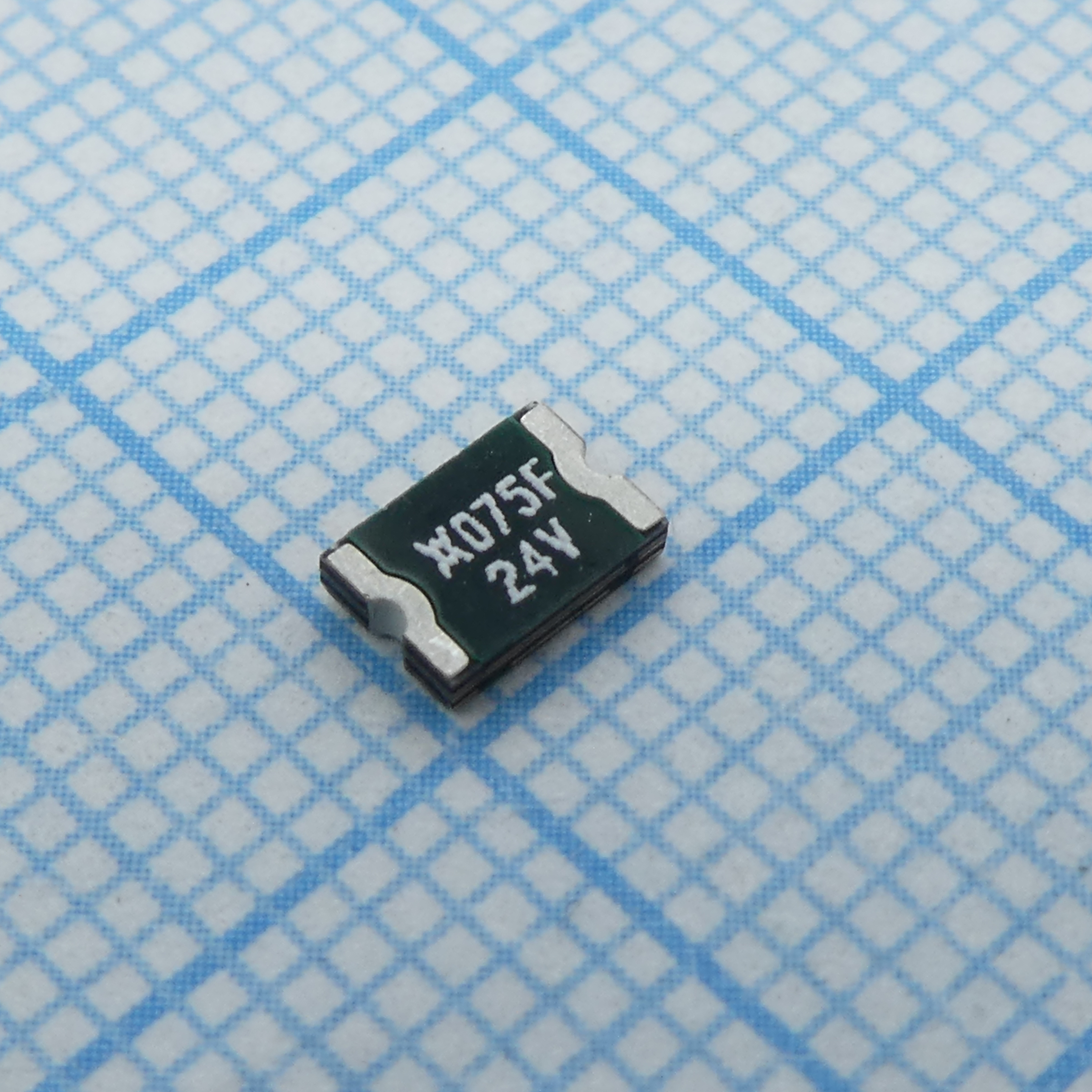 Самовосстанавливающийся предохранитель PTC 0.75A(hold) 1.5A(trip) 24VDC 40A 0.8W 0.3s 0.09Ohm SMD