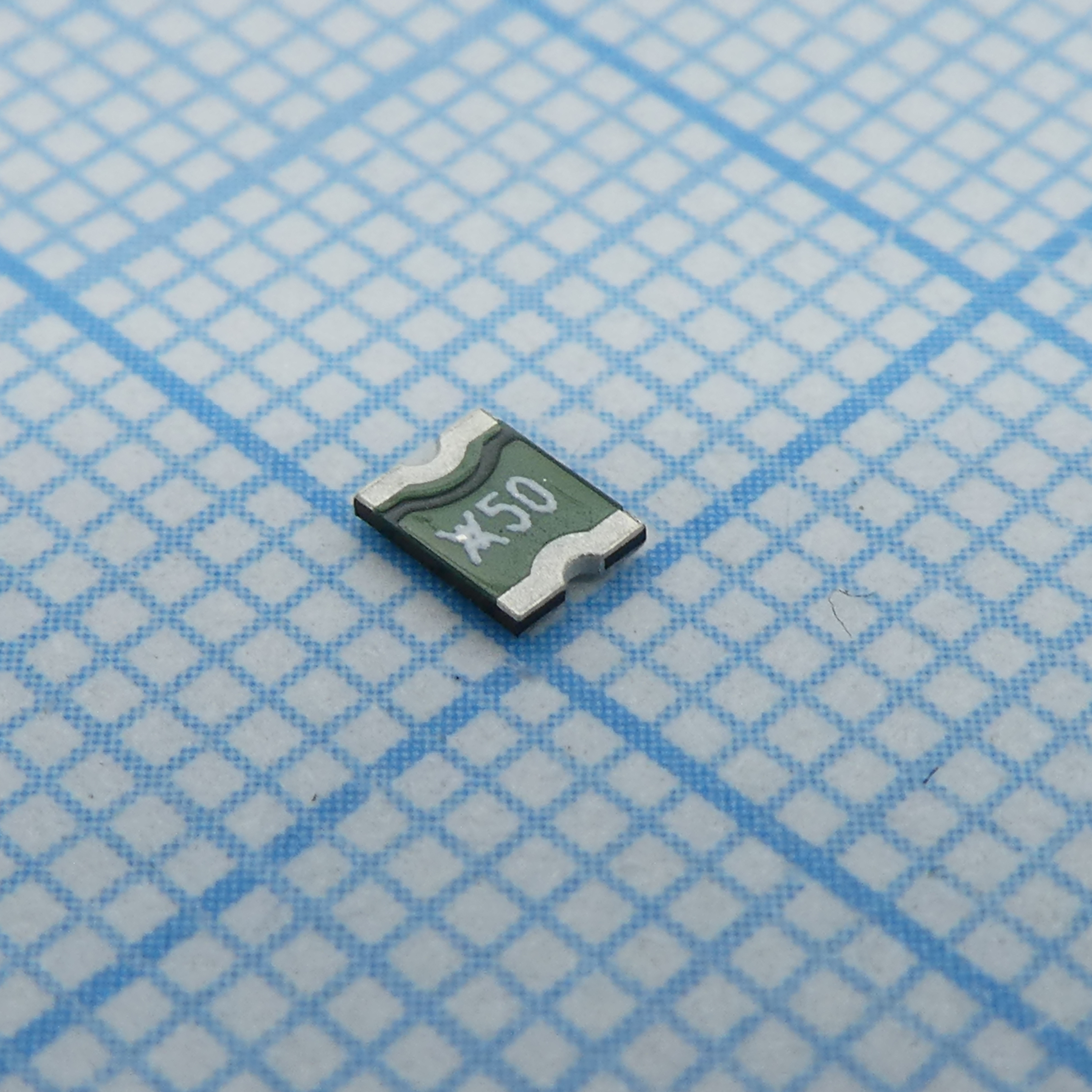 Самовосстанавливающийся предохранитель PTC 0.5A(hold) 1A(trip) 13.2VDC 40A 0.8W 0.05s 0.25Ohm SMD