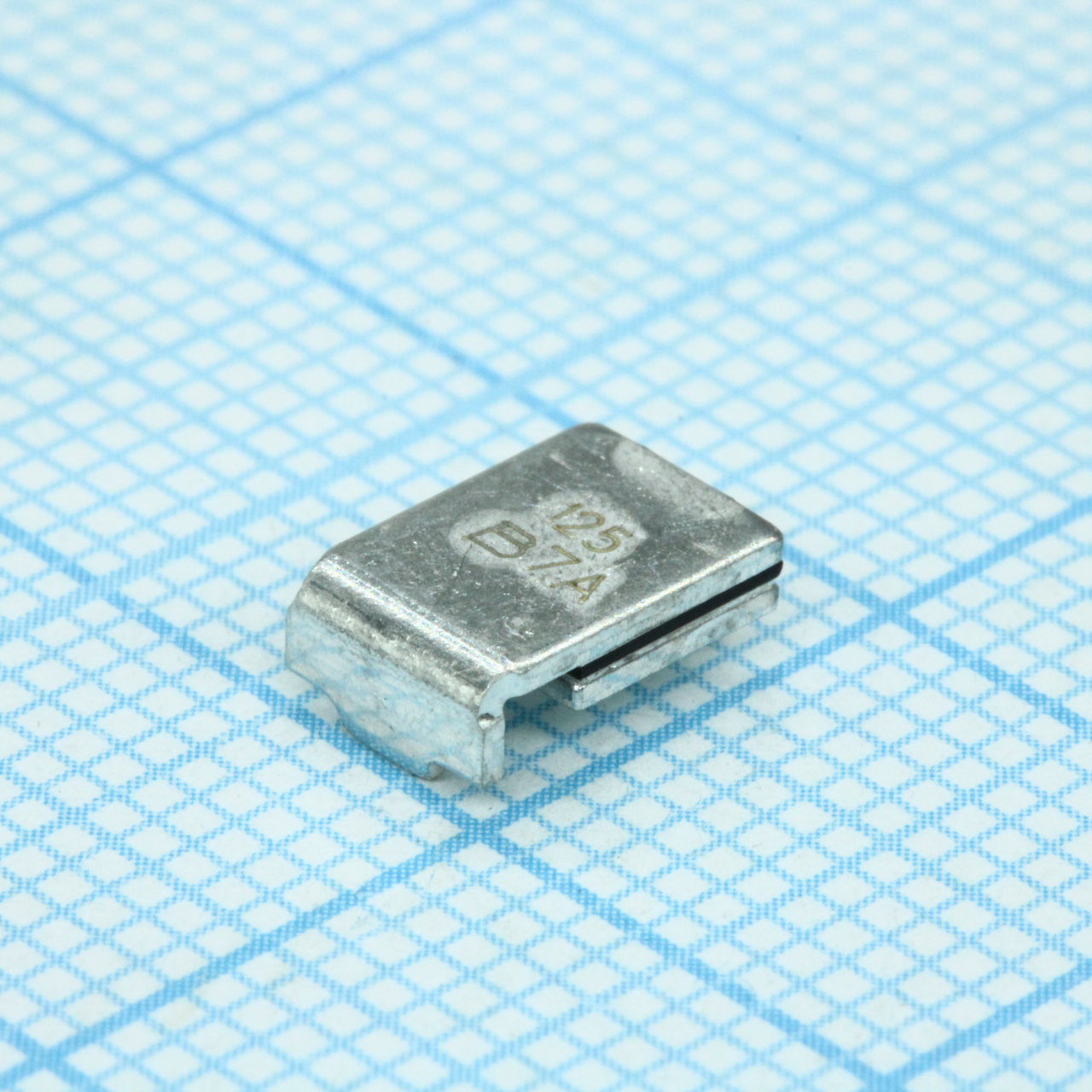 Самовосстанавливающийся предохранитель PTC  1.25A(hold) 2.5A(trip) 15V 100A 1.7W 2s 0.07Ohm SMD Solder Pad 7.98 X 5.44 X 3mm