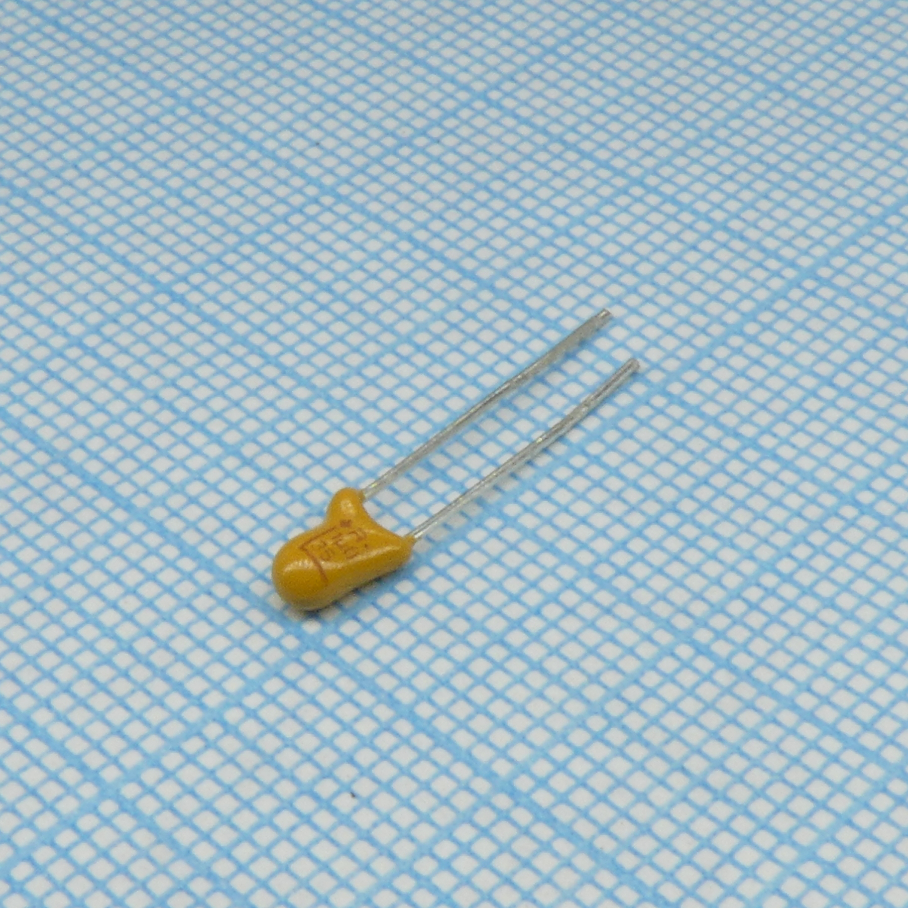Cap Tant Solid 1uF 35V 20% (4.5 X 7mm) Radial 2.5mm 8 Ohm 125C T/R