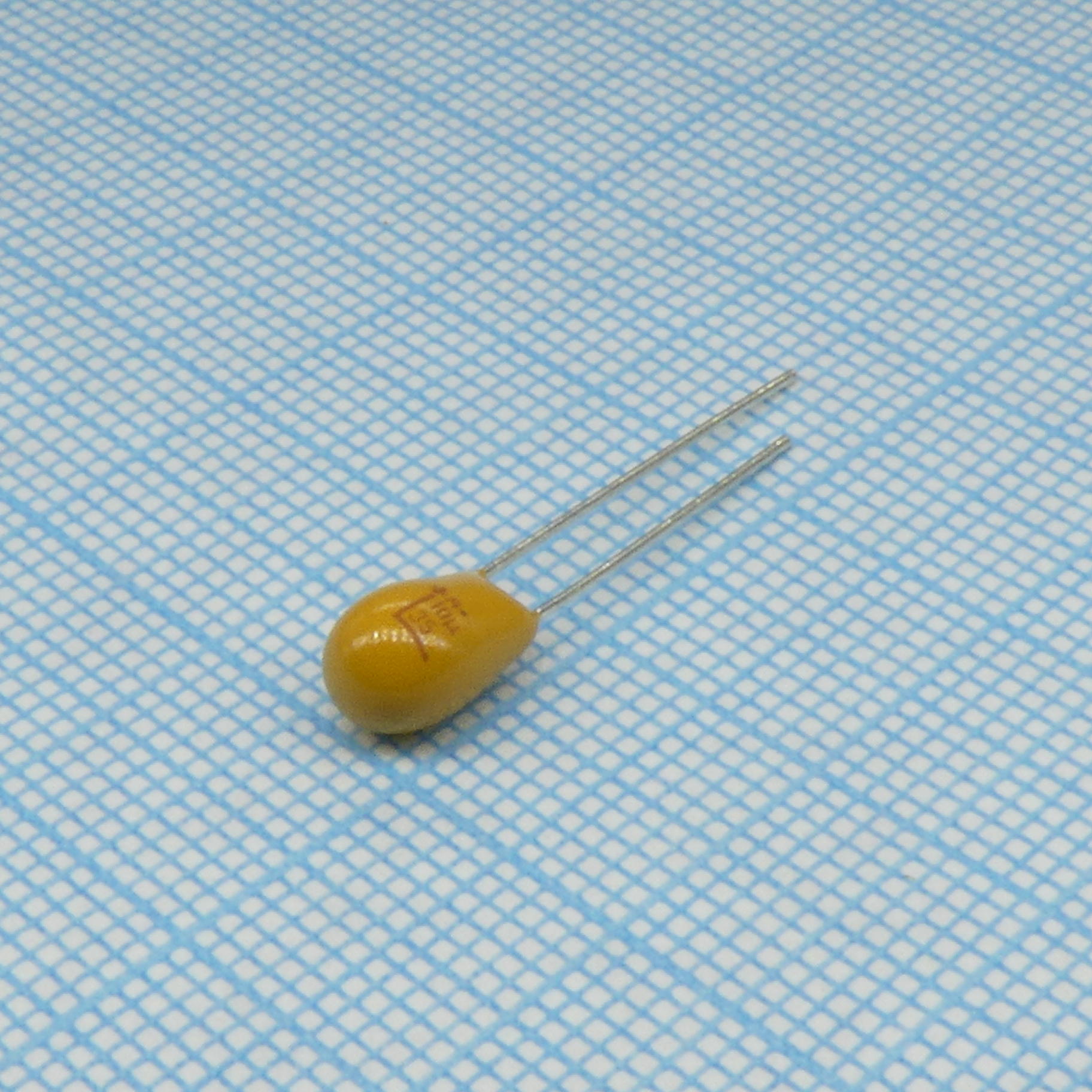Cap Tant Solid 10uF 35V 20% (6 X 10mm) Radial 2.5mm 2 Ohm 125C Bulk