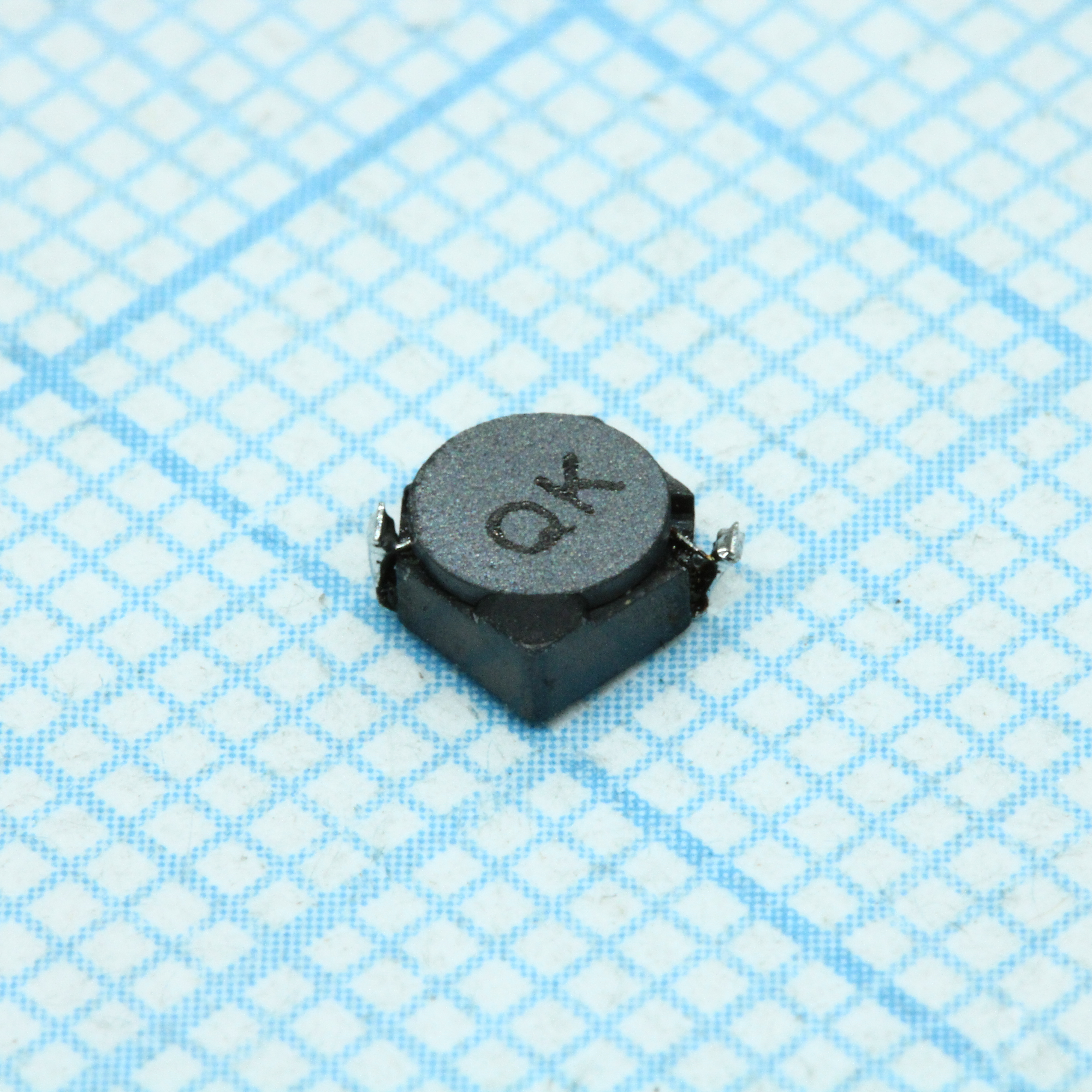 Силовая SMD индуктивность 33мкГн ±30% 0.32A 0.52Ом c магнитным экраном
