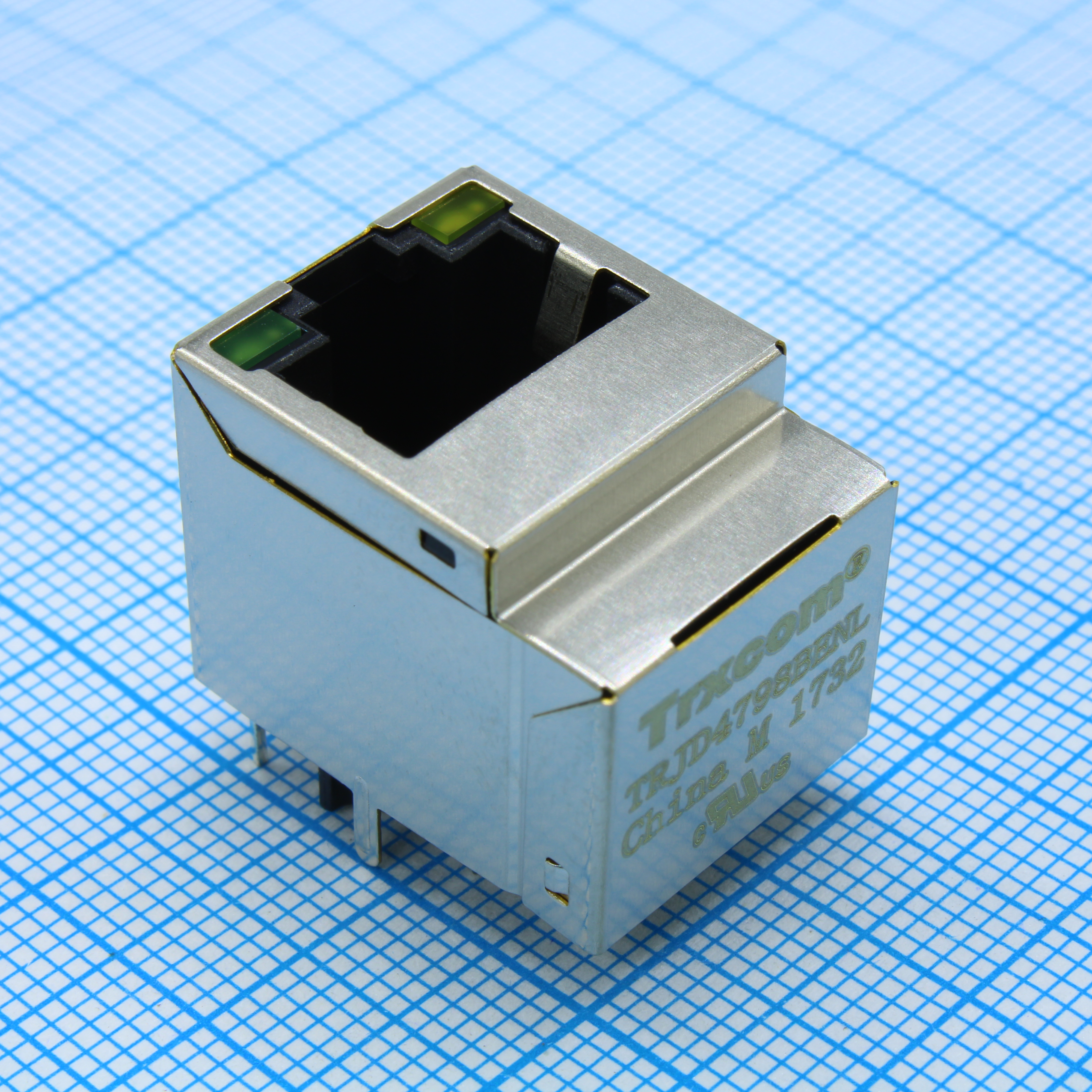 Разъем экран."гнездо" RJ-45 c согласующ. фильтром 1000Base-TX (1:1) Gigabit, с POE IEEE 802.3, вертикальный на плату, 2 светодиода (зеленый/желтый), без лепестков, от - 40 до + 85 гр.C