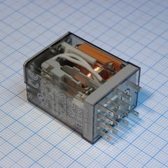 Миниатюрное универсальное электромеханическое реле; монтаж в розетку; 4CO 7A; контакты AgNi; катушка 230В АC; степень защиты RTI; опции: LED