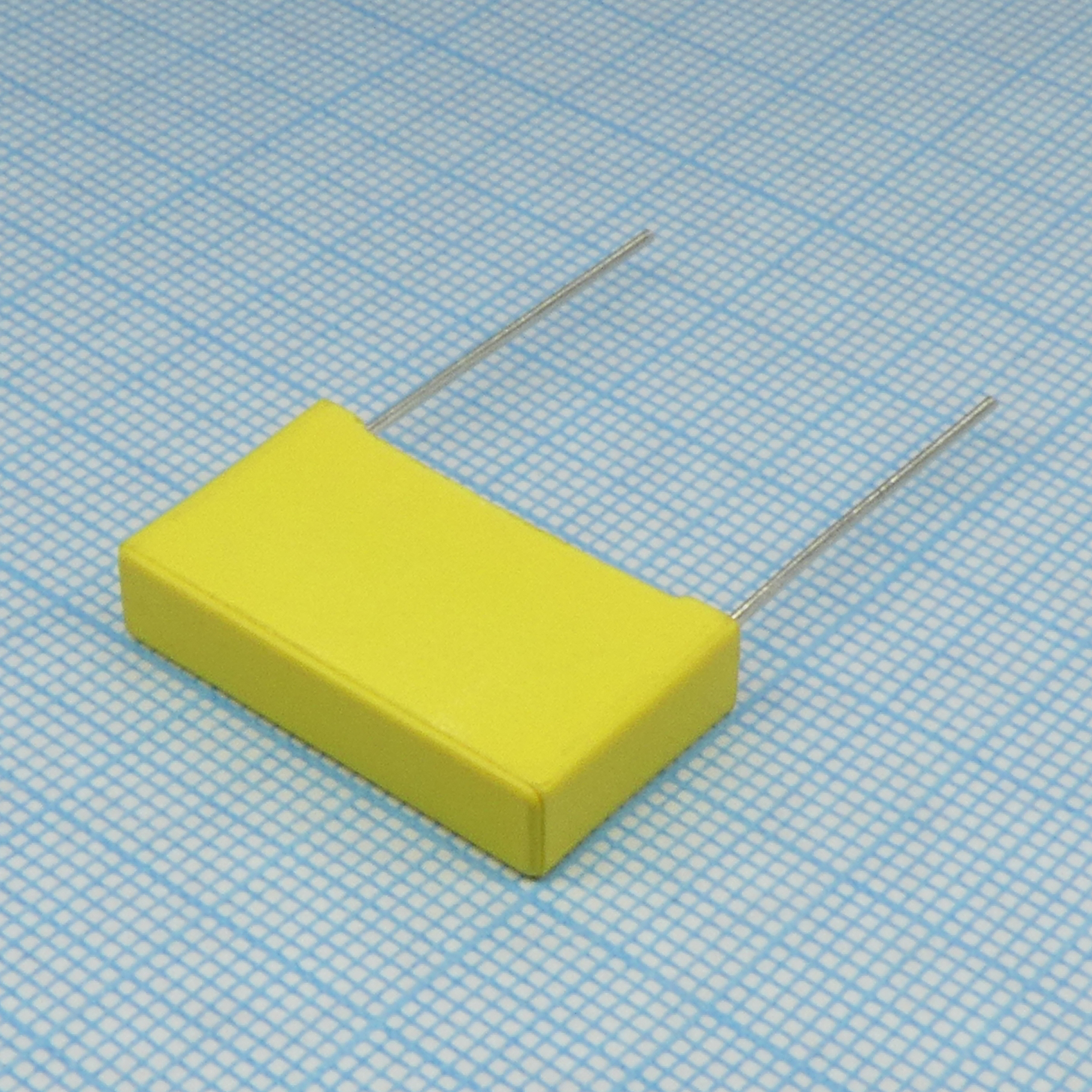 Пленочный помехоподавляющий конденсатор X2  0.33uF, 310V, радиальные выводы с шагом 22.5mm, (26.5 x 7 x 16.5mm)