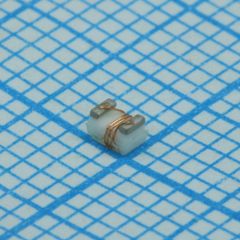 Катушка индуктивности SMD высокочастотная проволочная литая 0.012мкГн ±5% 250МГц 50Q-добротность керамика 0.7A 0.09Ом 0805 автомобильного применения лента на катушке