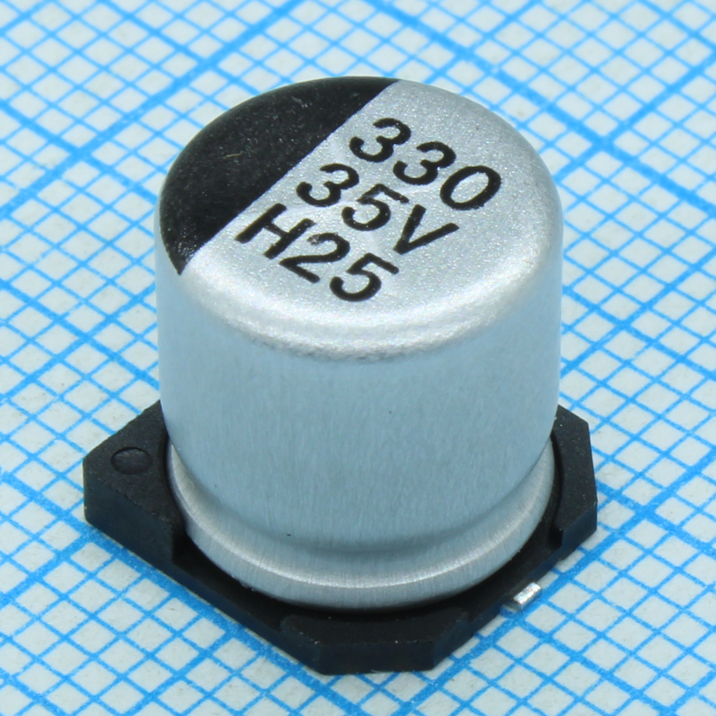 Конденсатор алюминиевый  электролитический 330мкФ 35В ±20% (10 X 10.5мм) для поверхностного монтажа 300мА 2000час 105°С лента на катушке