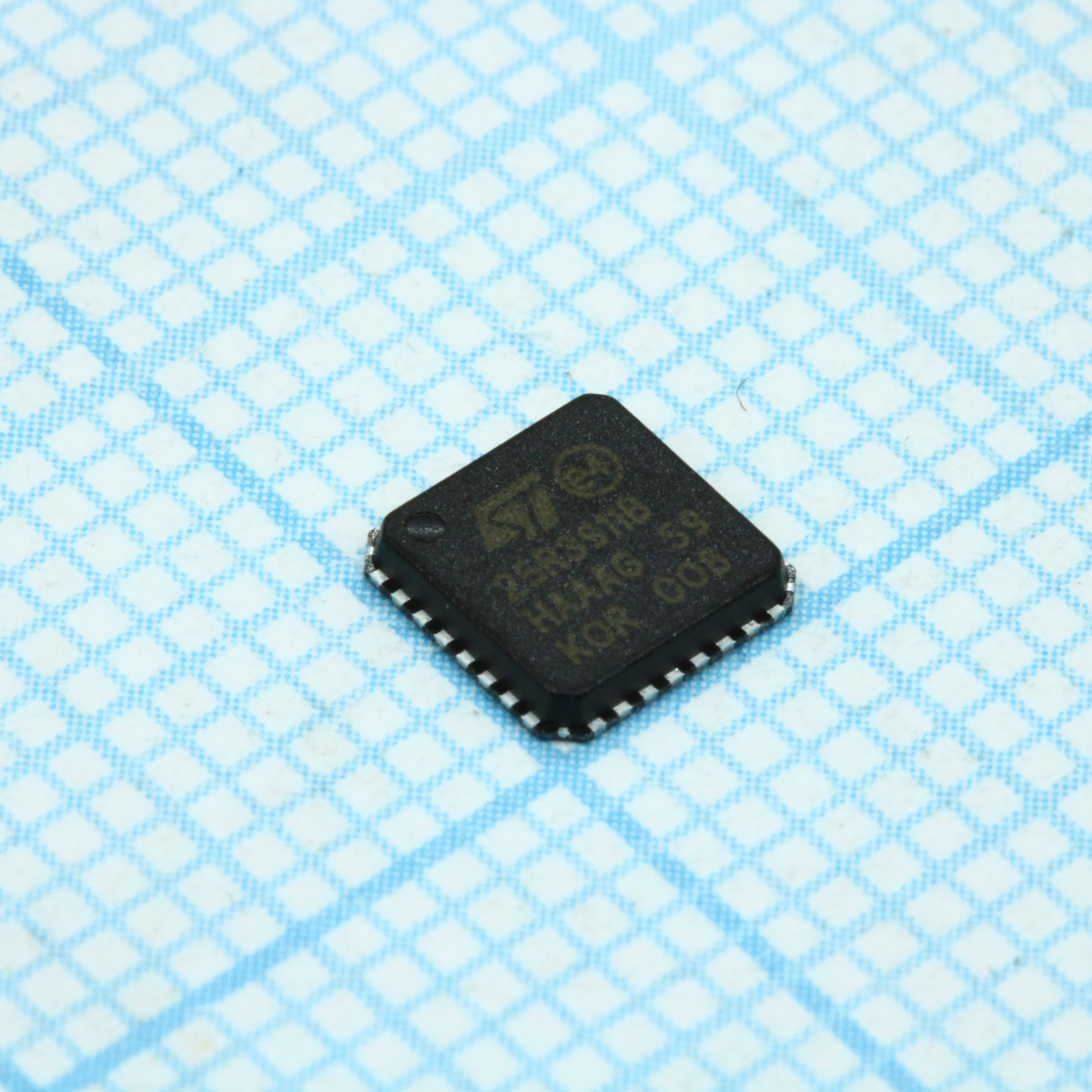 Считыватель RFID-меток, 3.4-6.8 Мбит/с, считывание, запись 32-Pin VFQFPN EP лента на катушке