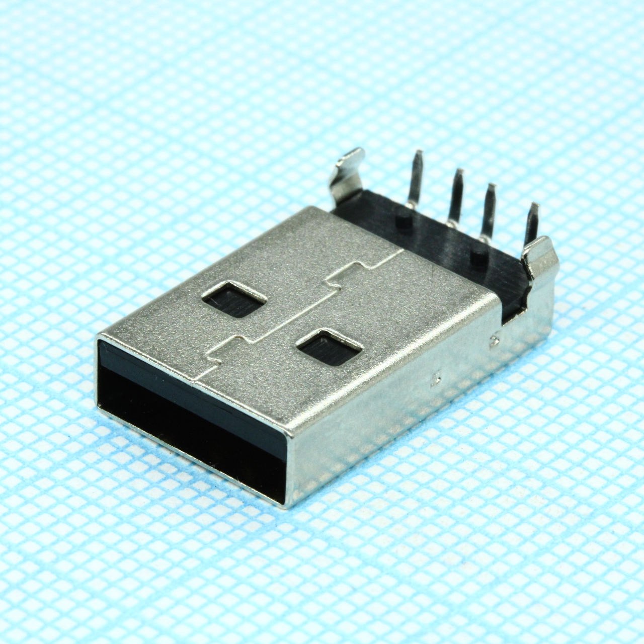 Разъем USB A вилка угловая на плату, черный изолятор, монтаж в отверстия