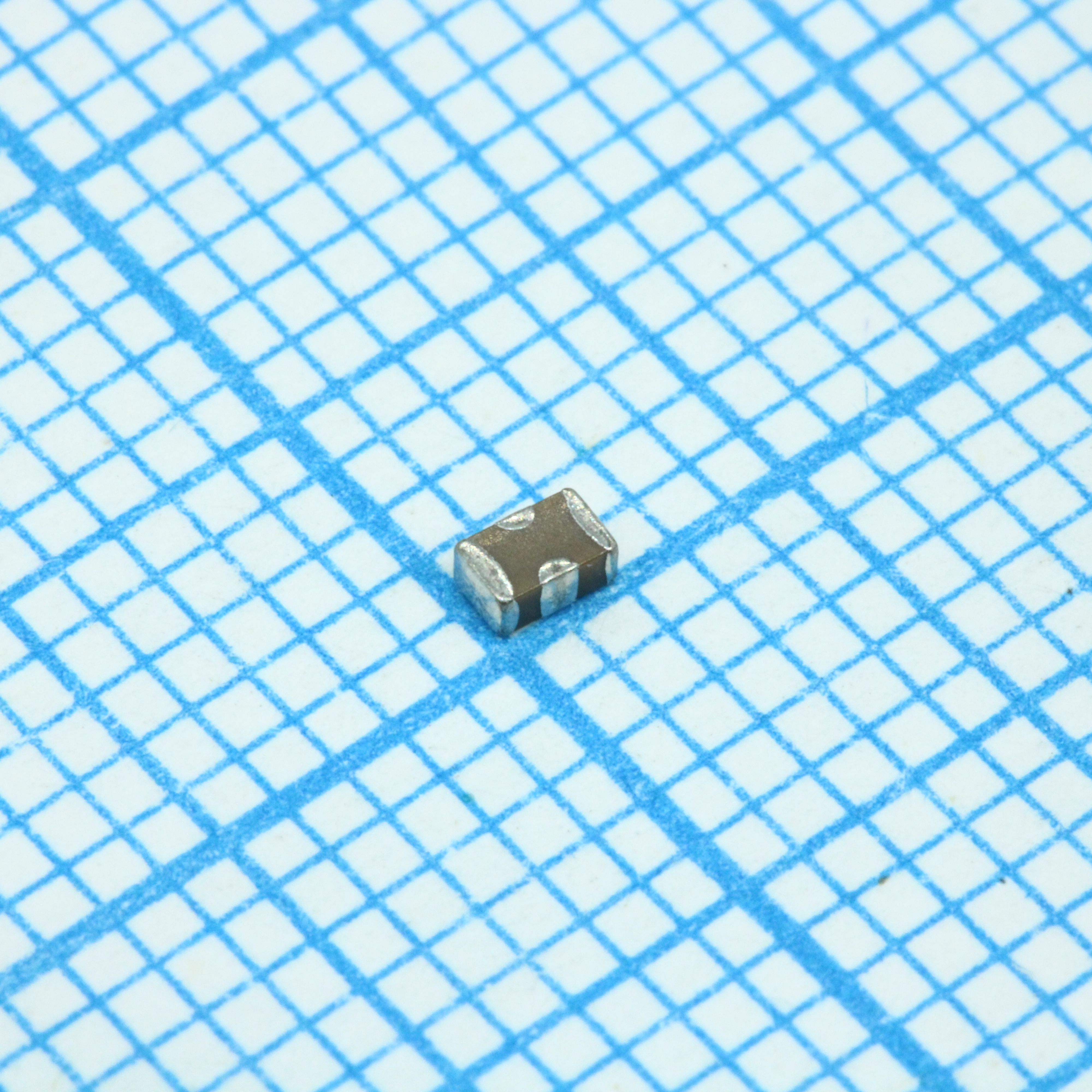 EMI фильтр емкостной 1мкФ ±20% 16В 4A Flat Style SMD 0805 T/R автомобильного применения