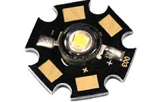 Мощный светодиод типа Emitter, на плате типа STAR d=20 мм, h=6,9 мм, цвет свечения ультрафиолетовый (395-405 нм). Угол излучения 120°. Световой поток 6-8 лм при If=350 мА, P=1 Вт. VF=3.2-3.6 В. Для УФ-сушки, аквариумной подсветки.
