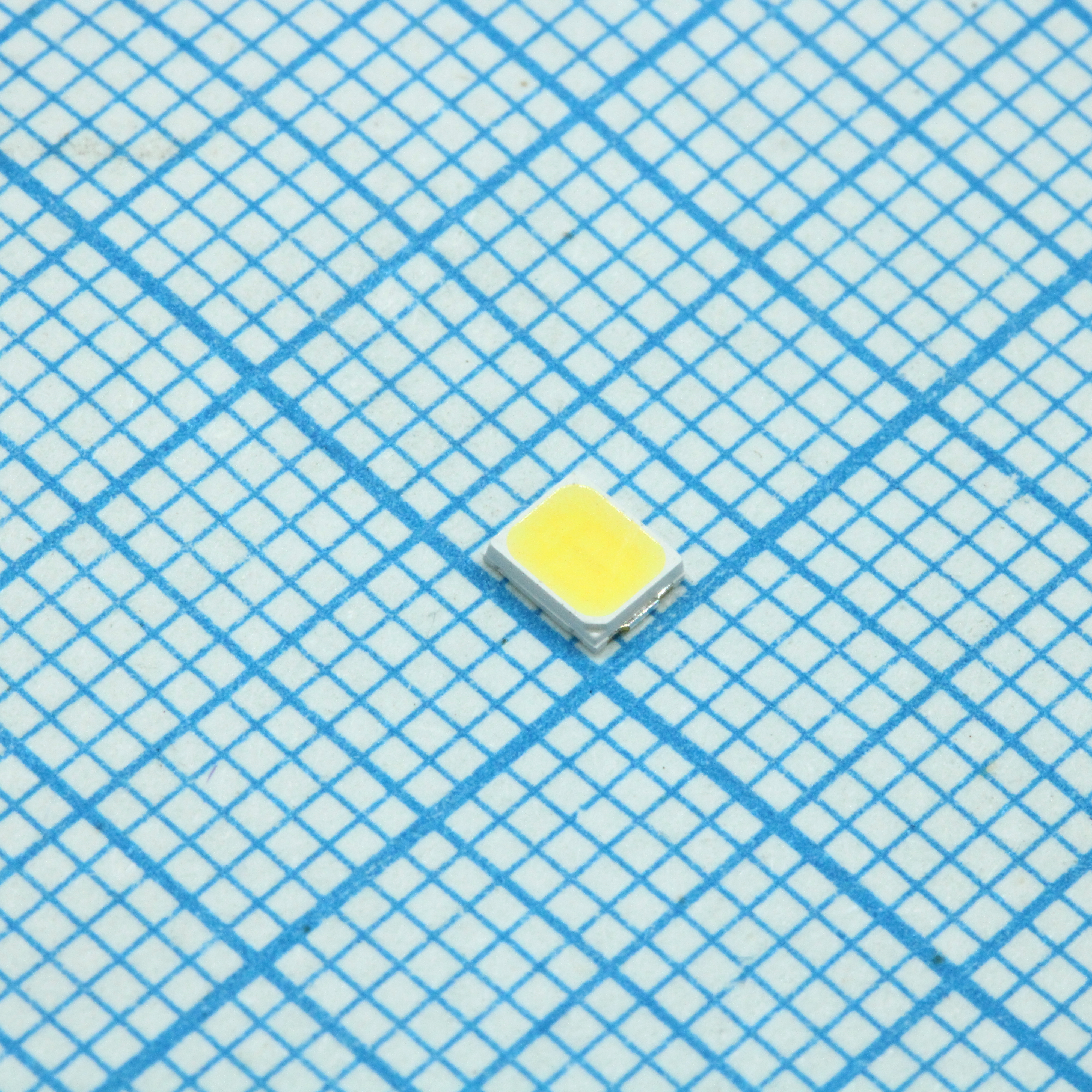 Светодиод smd 0.2-0.3W/ White/ 5000K/  9,3v/ 39Lm @ 30mA/ Ifmax=30mA/ CRI=80/ Rthj-s=30C/W/ 120°/ 2.8x3.5x0.75mm