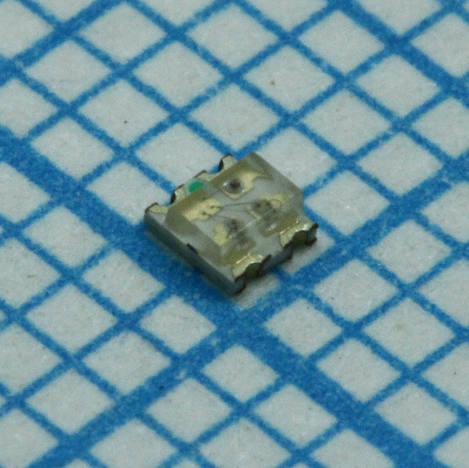 Светодиод smd 1.6x1.5x0,6мм RGB