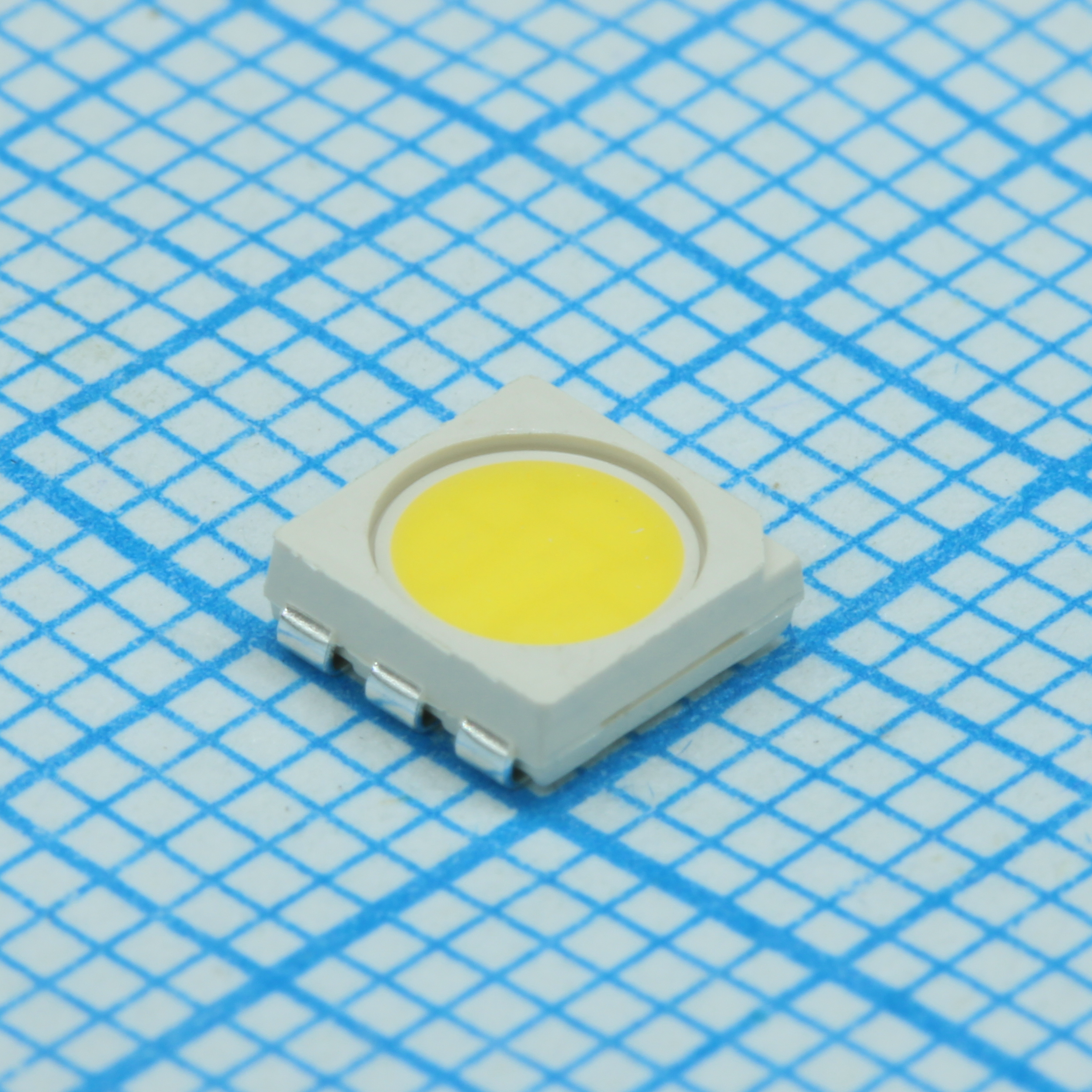 Светодиод smd 5,0x5,0x1,6мм/0,26W/ белый/ 5000K/ 2,9v x 3шт/ 24Lm @ 20mA*3/ Ifmax=80mA/ CRI=80/ 120° (3in1)
