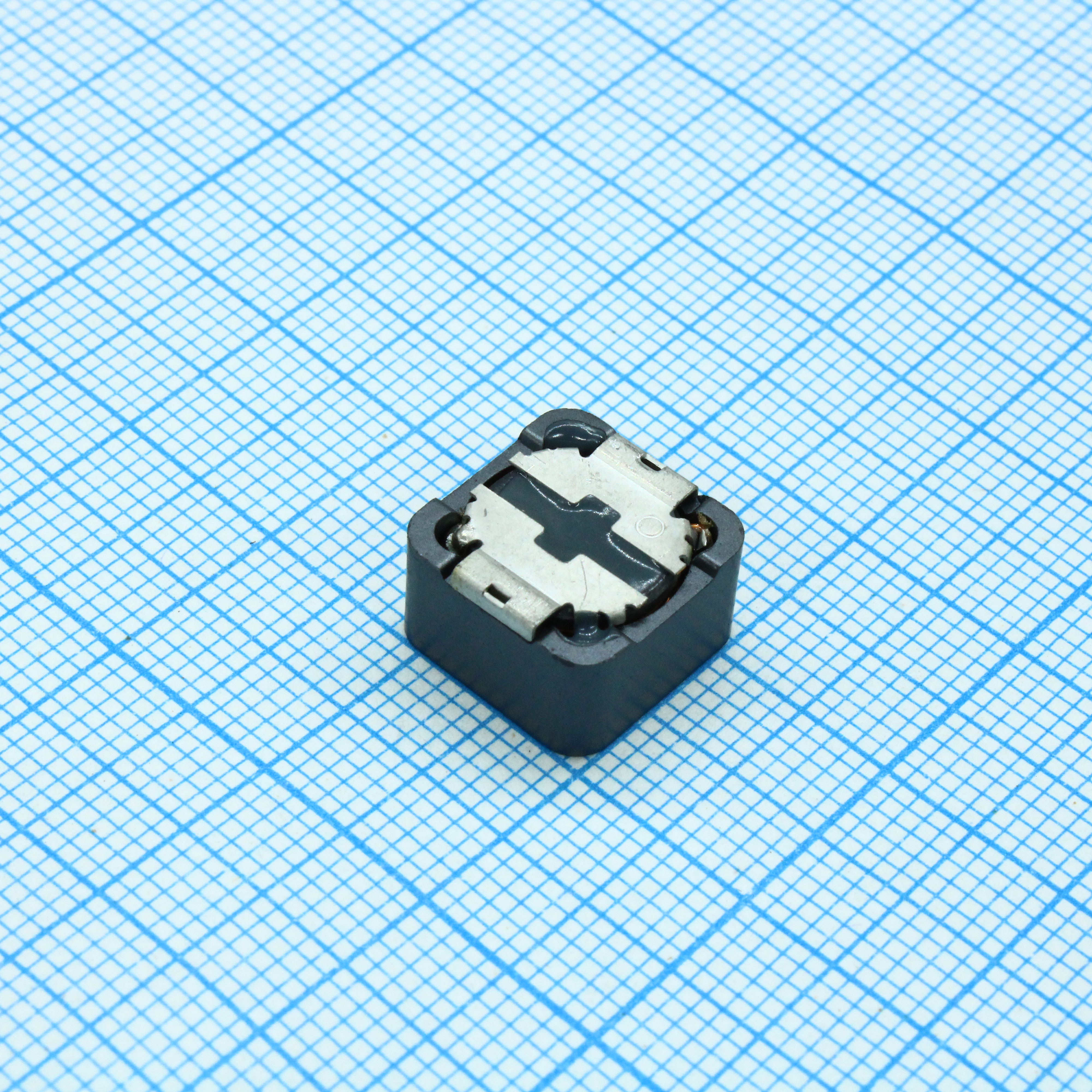 Силовая SMD индуктивность экранированная 47мкГн ±20% 2.7A 82мОм