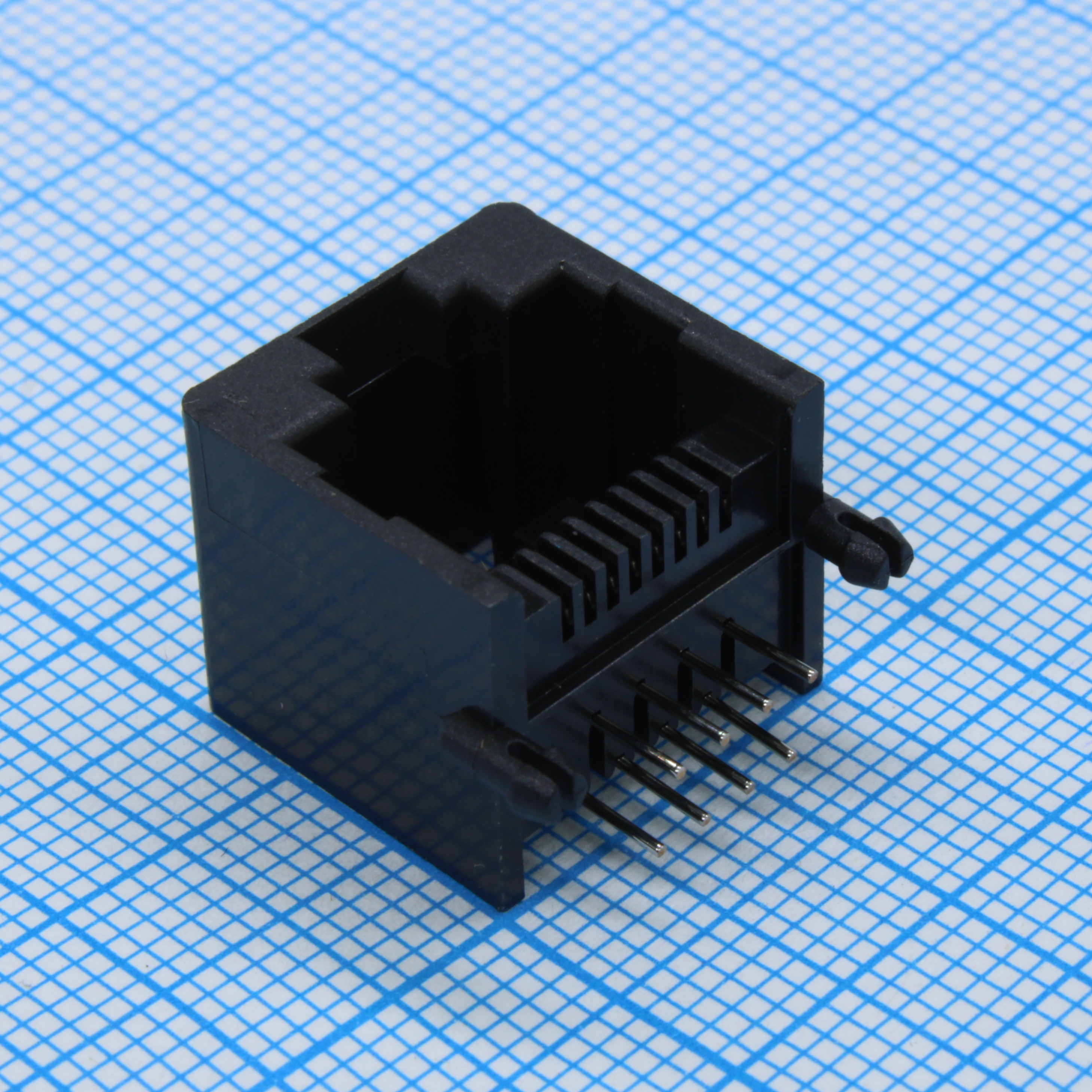 Розетка 8P8C (RJ45) угловая монтаж в отверстие
