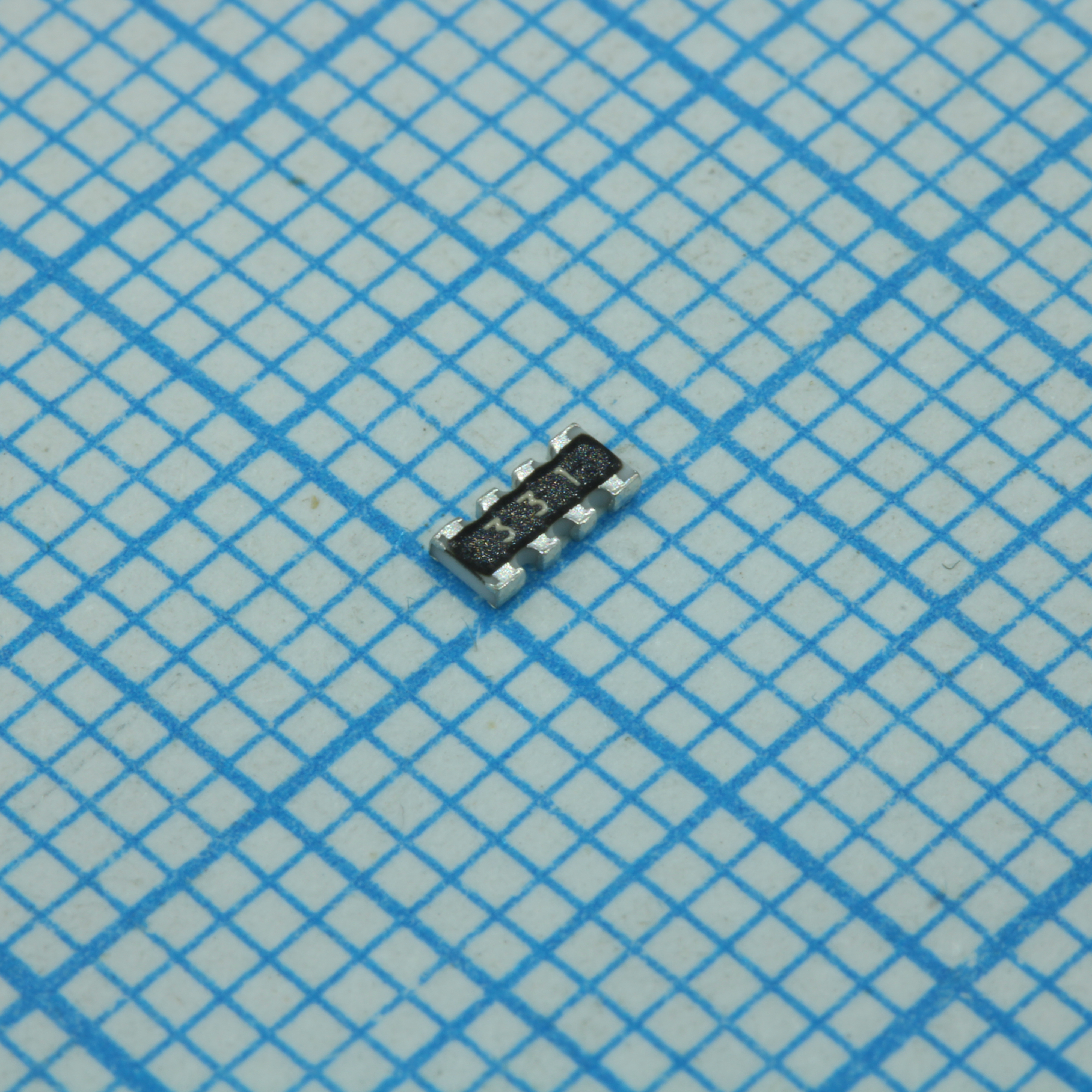Резисторная сборка SMD 1206 4 резисторов по 330Ом