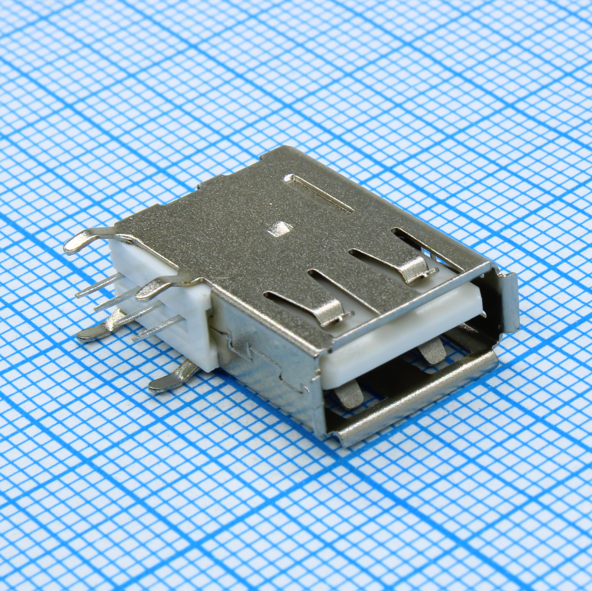 Разъем USB A розетка угловая на плату, белый изолятор, монтаж в отверстия