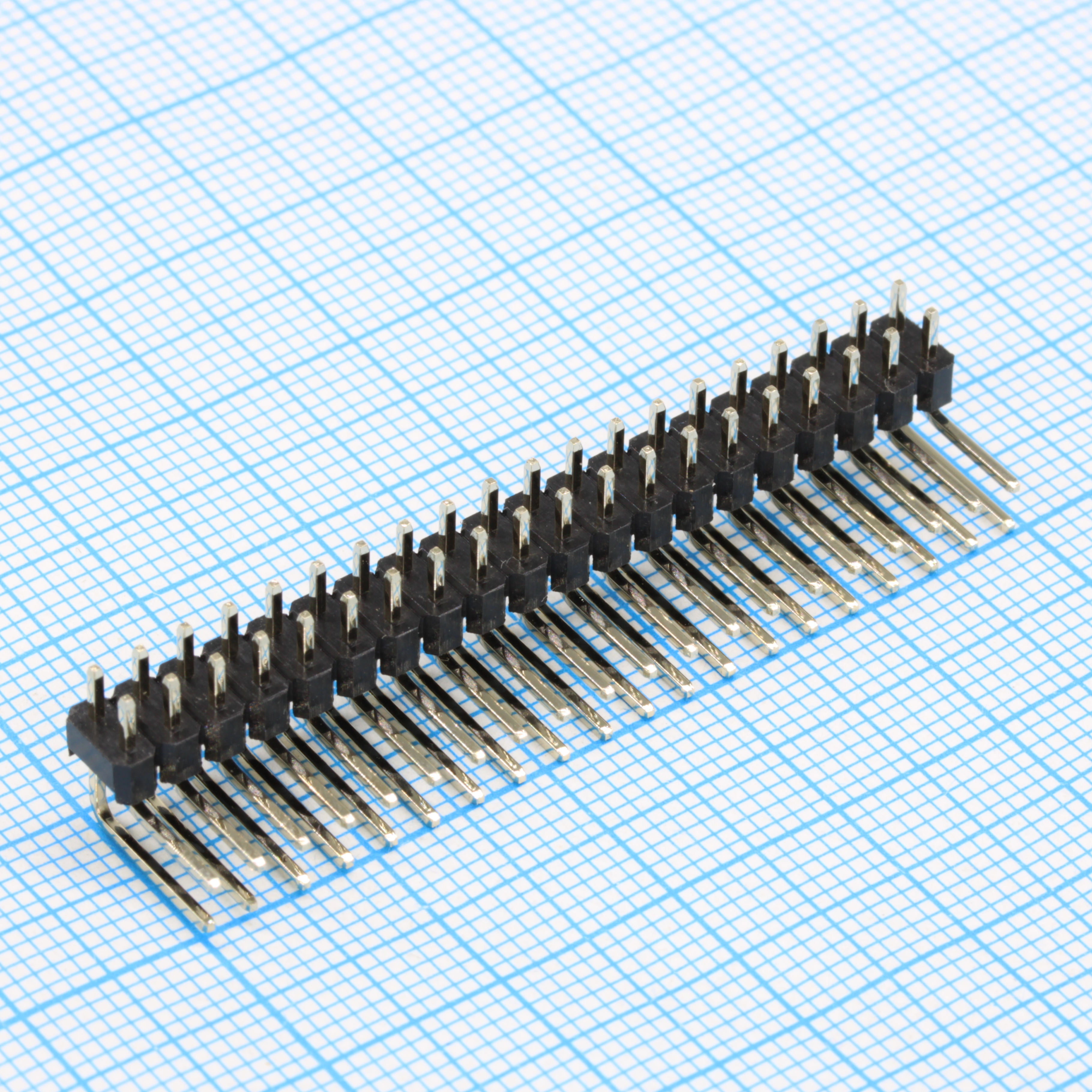 Соединитель штыревой, вилка на плату двухрядная угловая 80pin(2x40), шаг 2.54мм