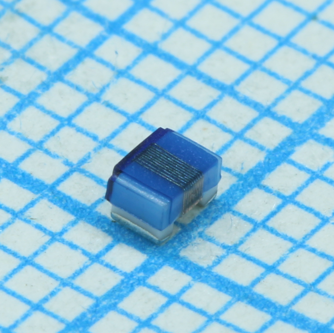 Проволочная SMD индуктивность на керамике 100МГц 150нГн ±5% 400мА RDC 0.56Ом 45Q