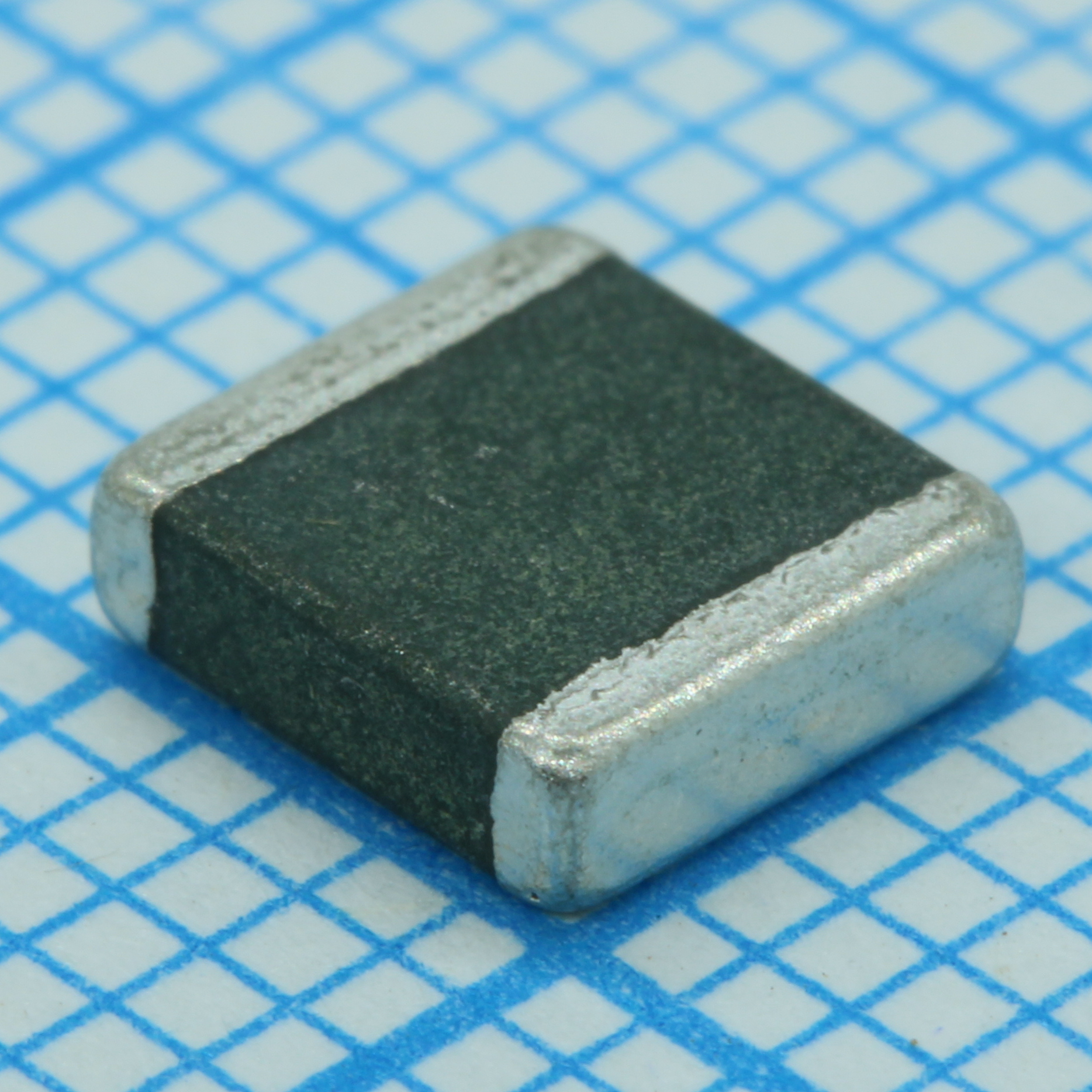 SMD варистор 20VAC/27VDC 1200A 75В 2220 лента