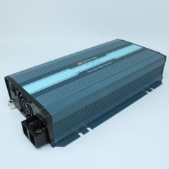 DC-AC, 1200Вт, Рпик=1800Вт(10сек), Uвх=40…66В DC, Uвых=200/220/230/240В АС 50/60Гц, КГИ<3%, КПД 93%, изоляция 3000В AC, в кожухе 333х184х70мм, -25…+70°С, RS-232/RJ11, выход розетка EU