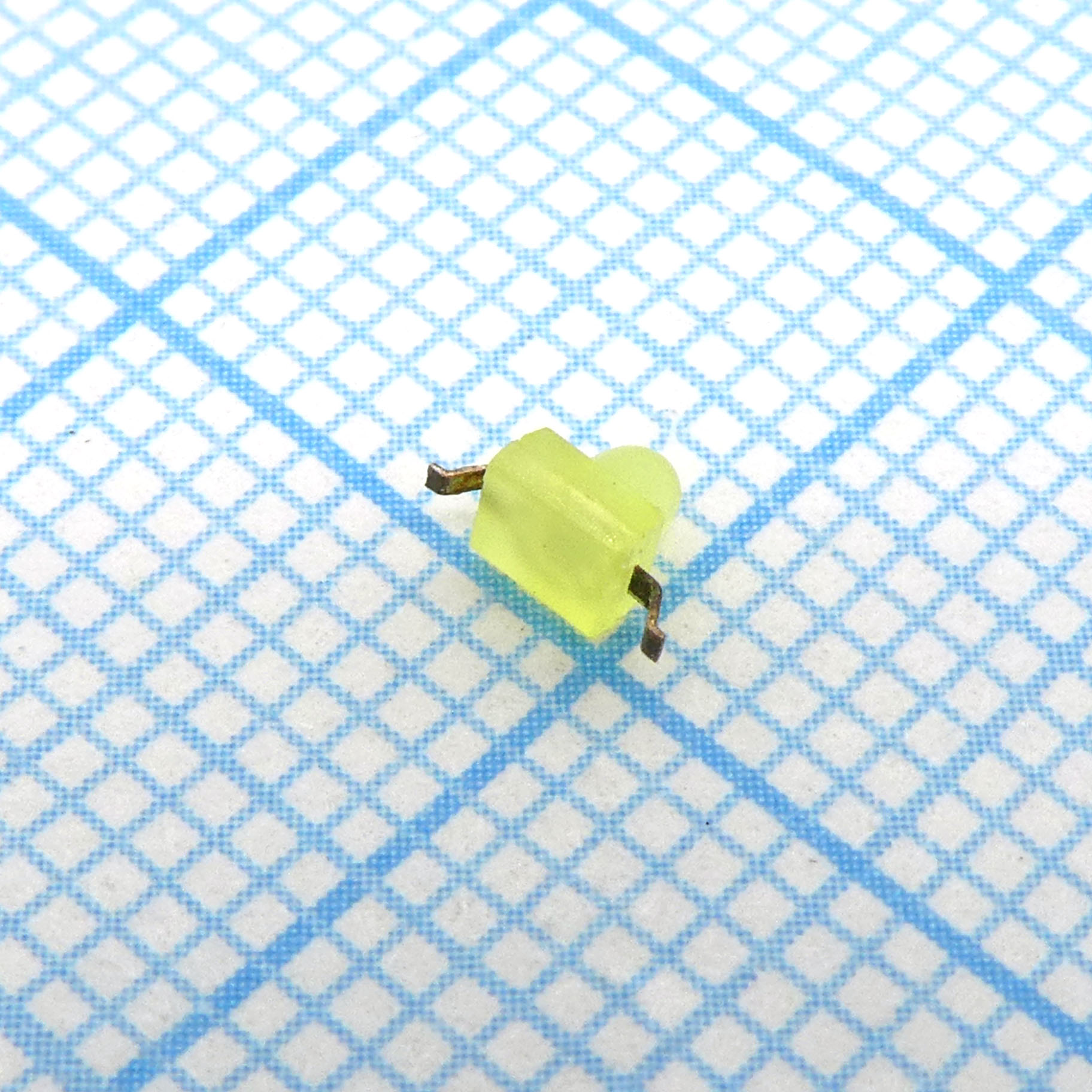Светодиод smd 2,5х2мм/желтый/588нм/3-10мкд/40°