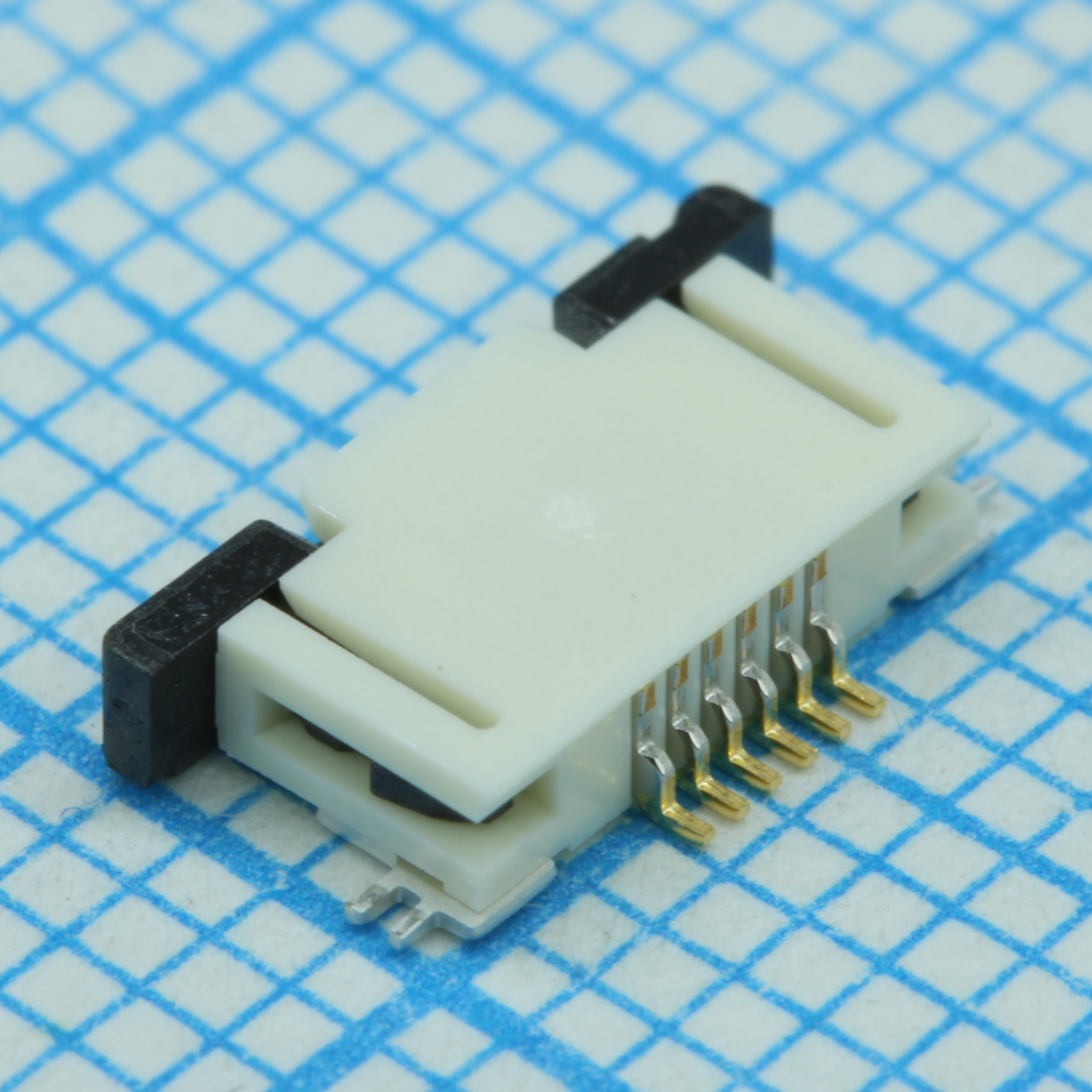 Соединитель FPC 6 контактов шаг 0.5мм угловой SMD лента на катушке