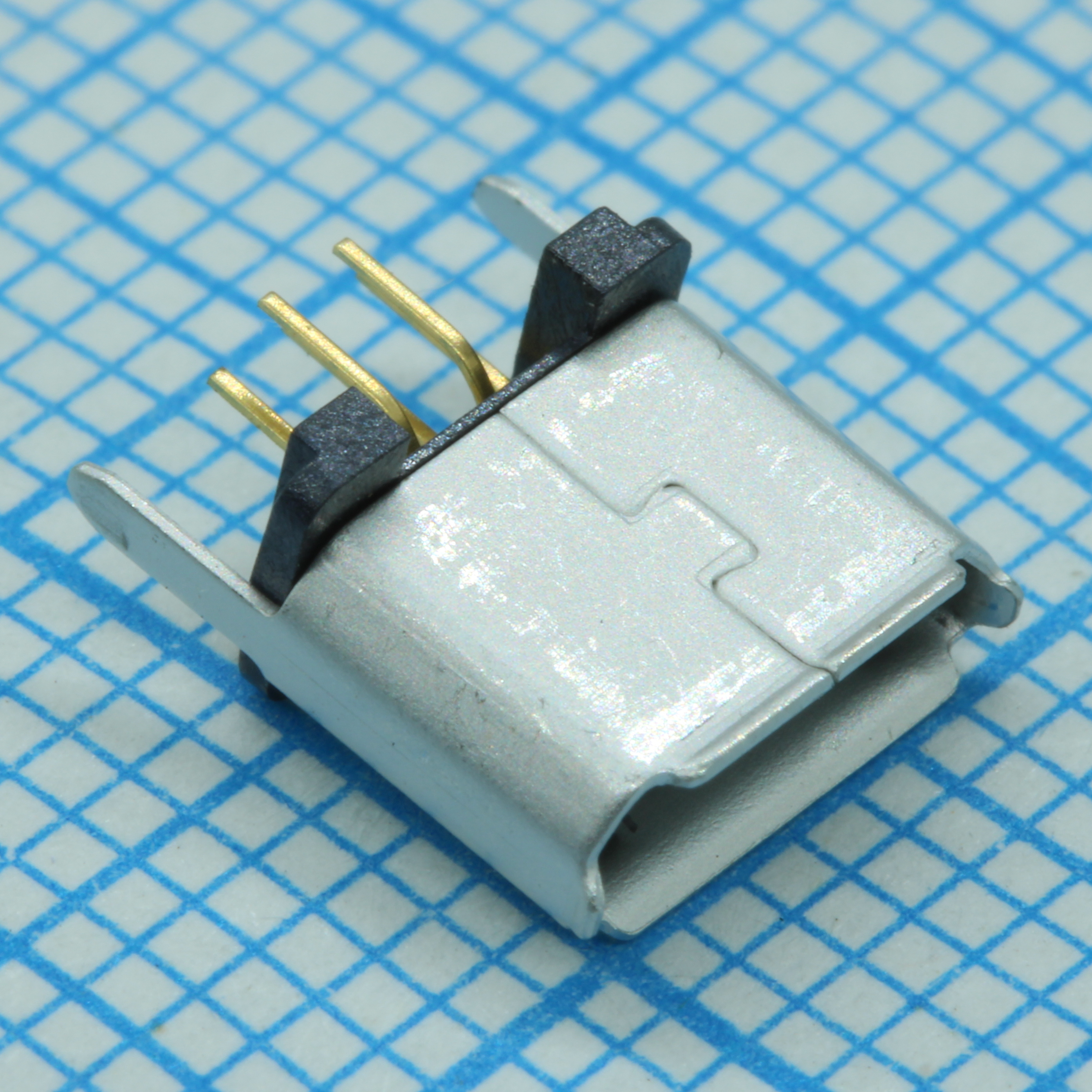 Разъем микро USB тип B 2 контакта питания /3 сигнальных контакта шаг 0.65мм монтаж в отверстие
