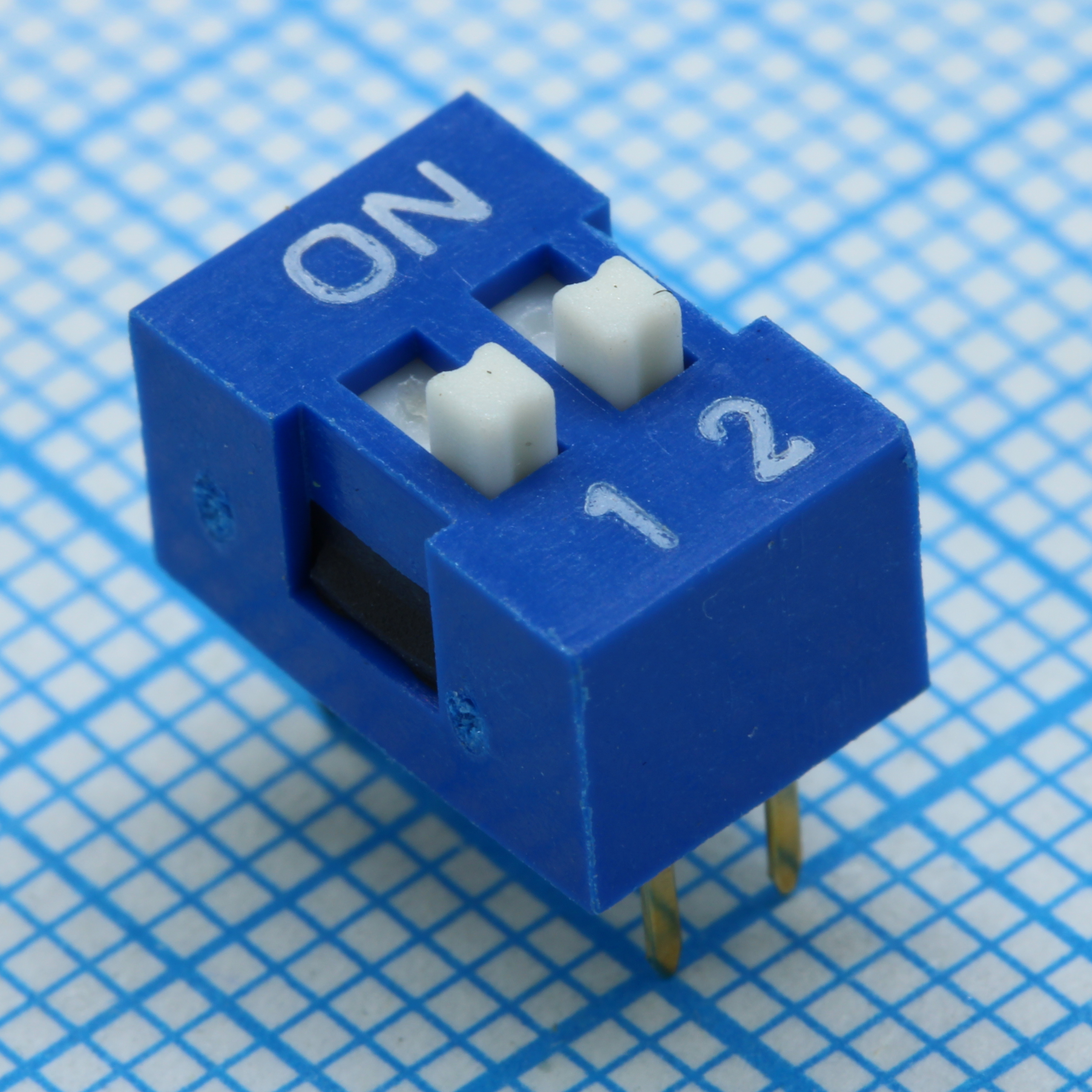 DIP-переключатель 2 позиции, на плату (шаг 2.54 мм, синий корпус), до 24B AC DC/0.1А  (аналог SWD1-2, синий корп.)