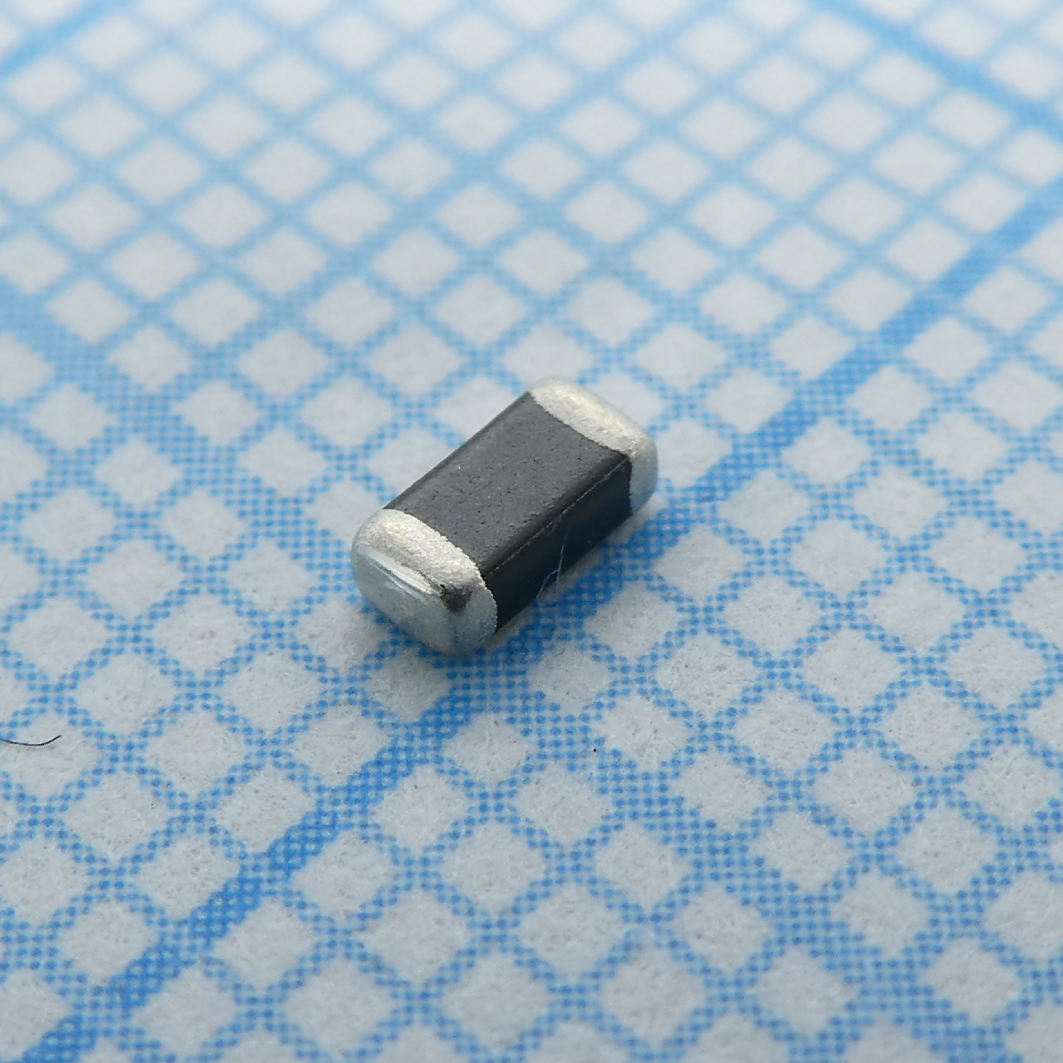 SMD варистор 1206 38Vdc 200A  47V(1mA), стандарт. серия, лента в катушке