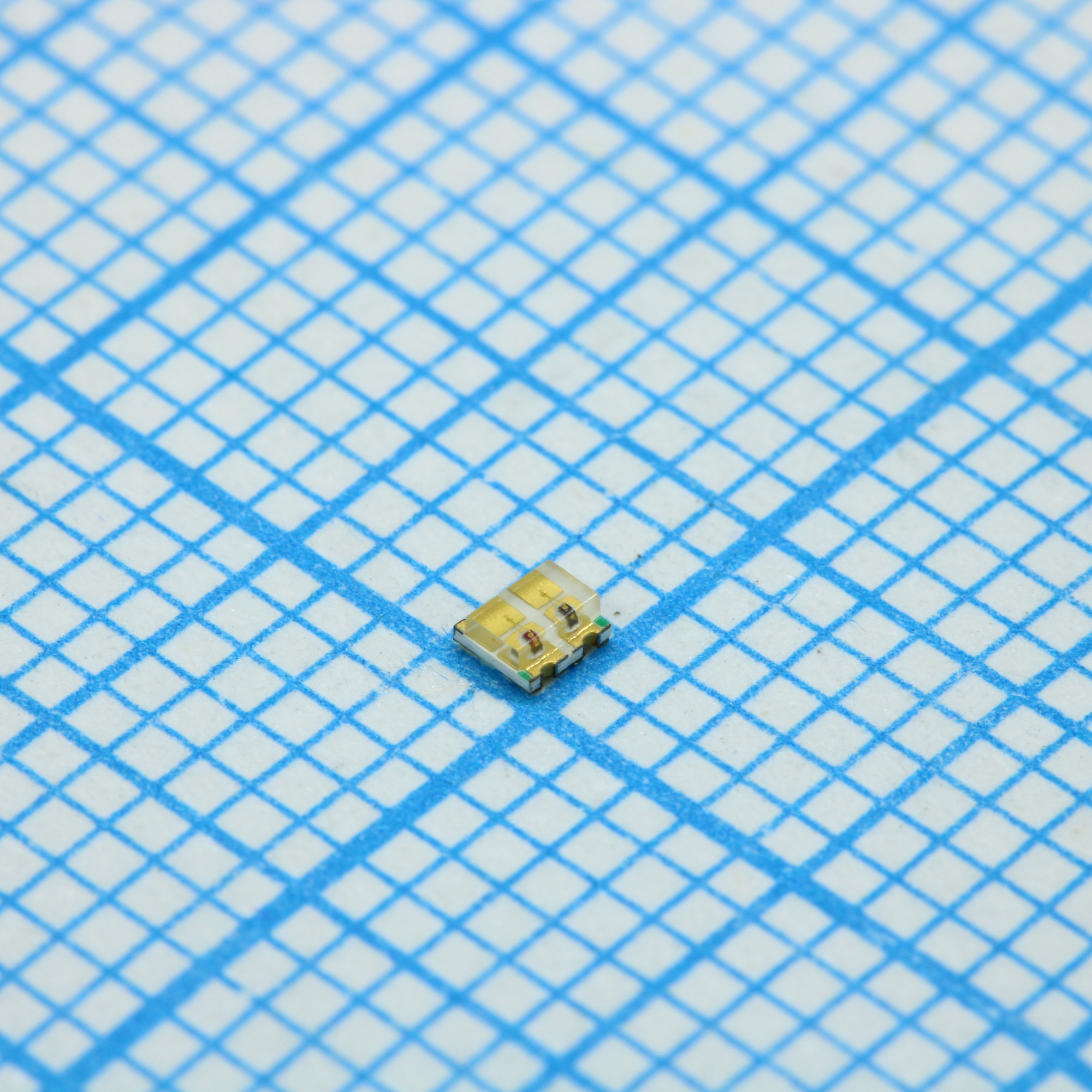 Светодиод smd 1,7х1,6x0,68мм/RG/622нм 270-350мкд - 573нм 70-90мкд при  20мА/ 2,1v/ 130°