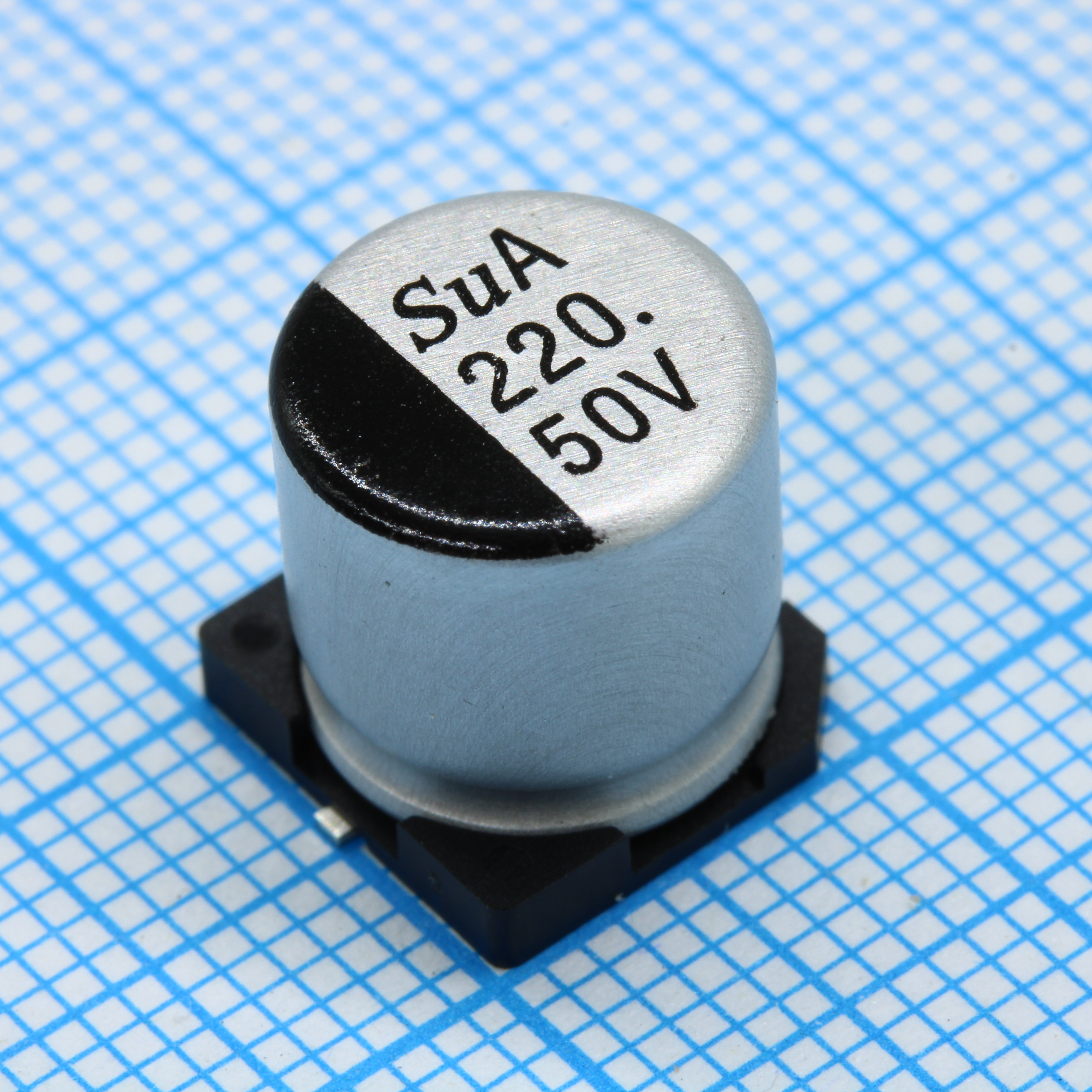 SMD Конденсатор алюминиевый электролитический 50В, 220мкФ ±20%, размер 10 X 10.5мм, 0.18 Ом, 560мА, 5000ч, 105С