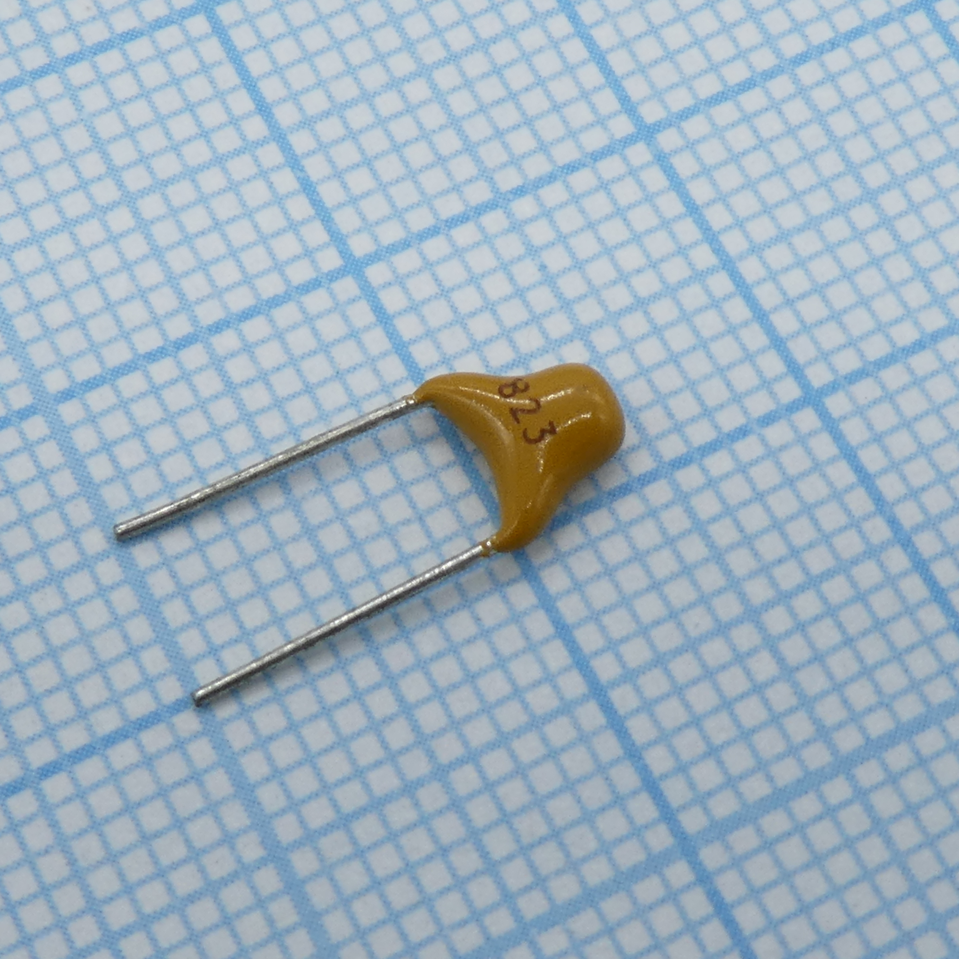 Конденсатор керамический многослойный 0.082мкФ 50В X7R ±10% радиальный 5.08мм 125°C россыпь