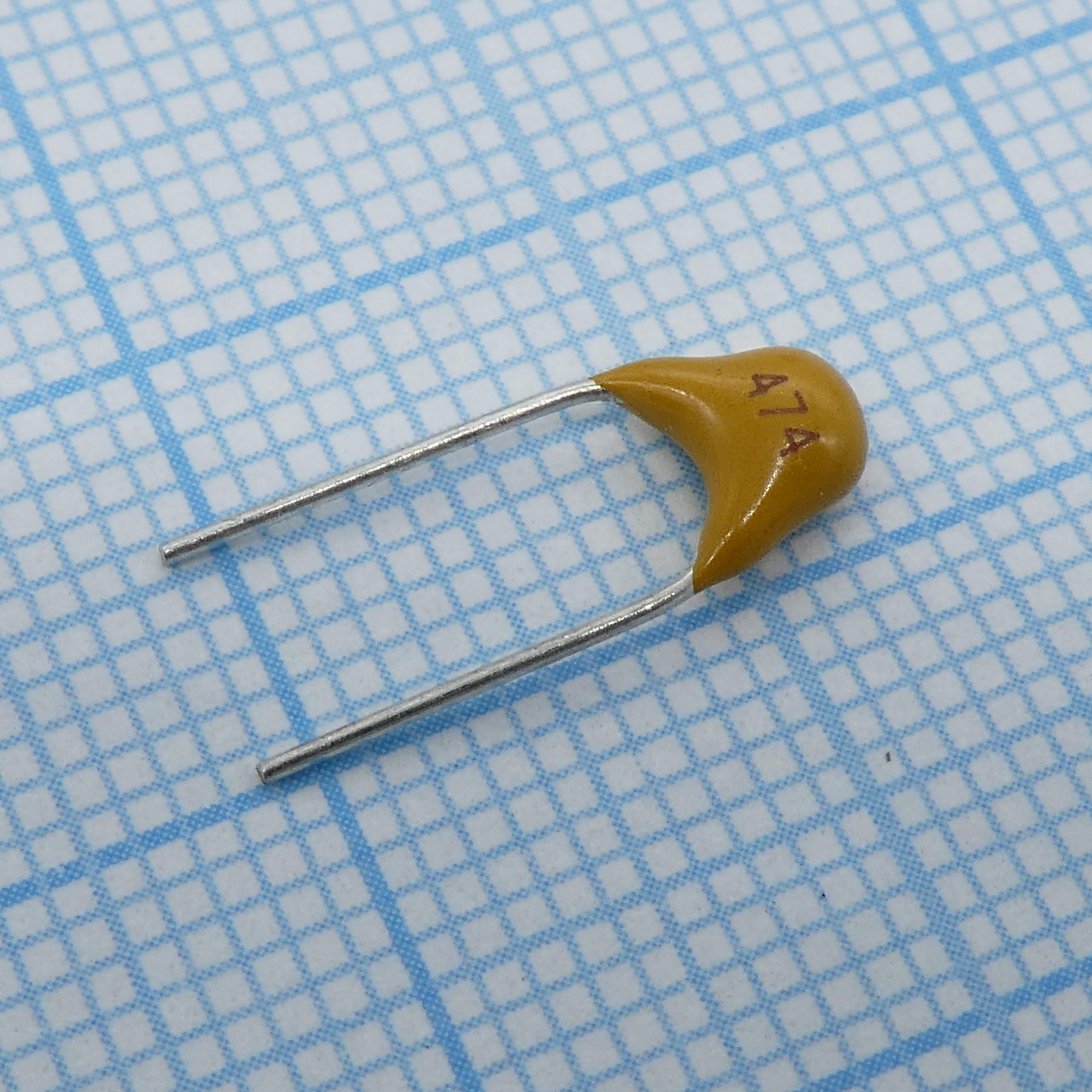 Конденсатор керамический многослойный 0.47мкФ 50В Y5V ±20% радиальный 5.08мм 85°C россыпь